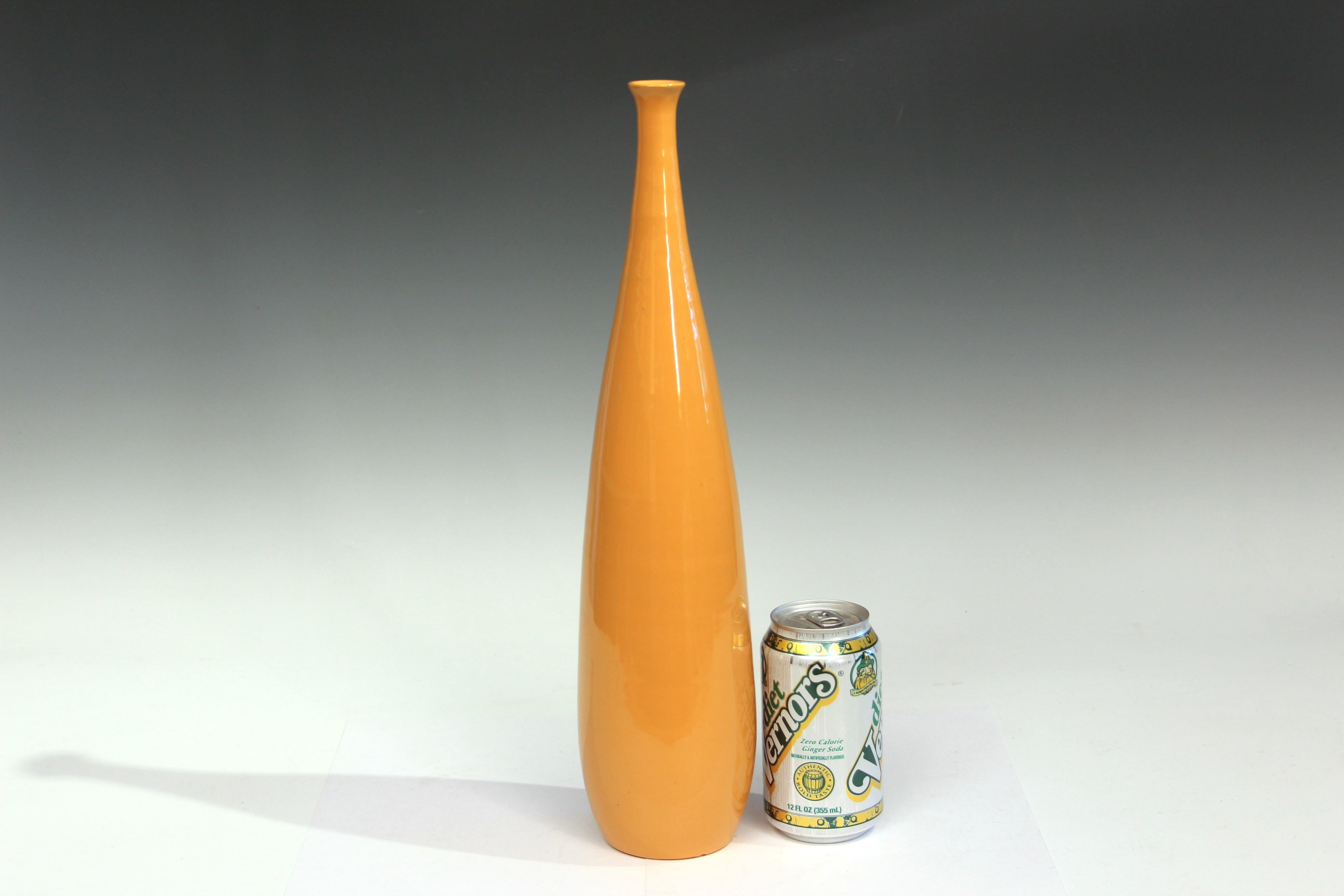 Metà XX secolo Vaso a collo lungo Raymor in ceramica italiana d'epoca TIC MCM Label in vendita