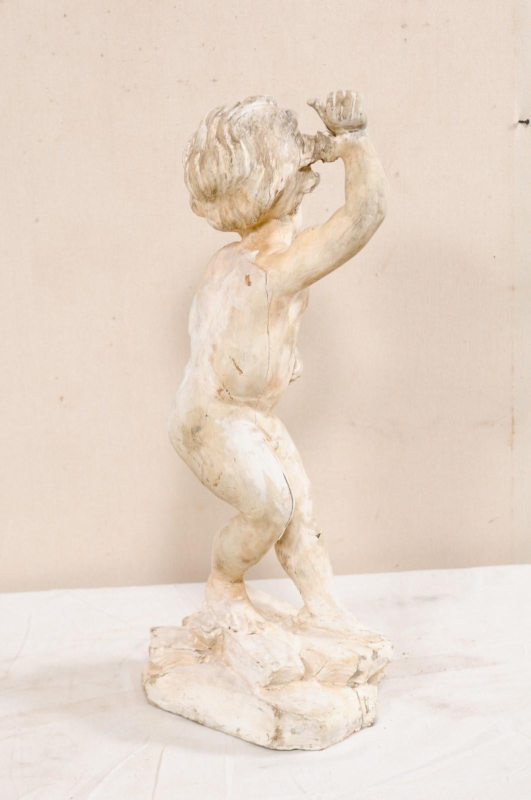 Bois Italien Vintage Putto Statue de bois sculpté à la main:: stands en vente