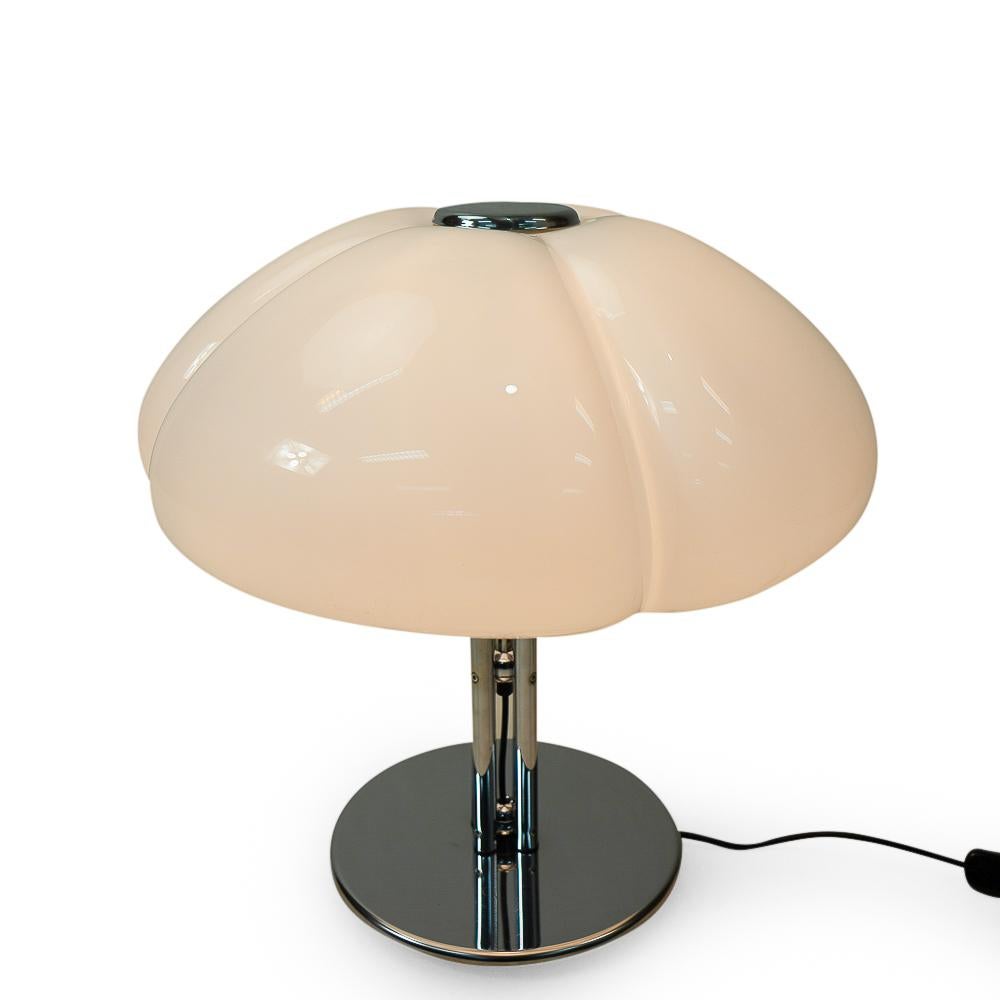 Italian Vintage Quadrifoglio Table Lamp, attr. to Gae Aulenti for Guzzini, 1970s In Good Condition In Renens, CH