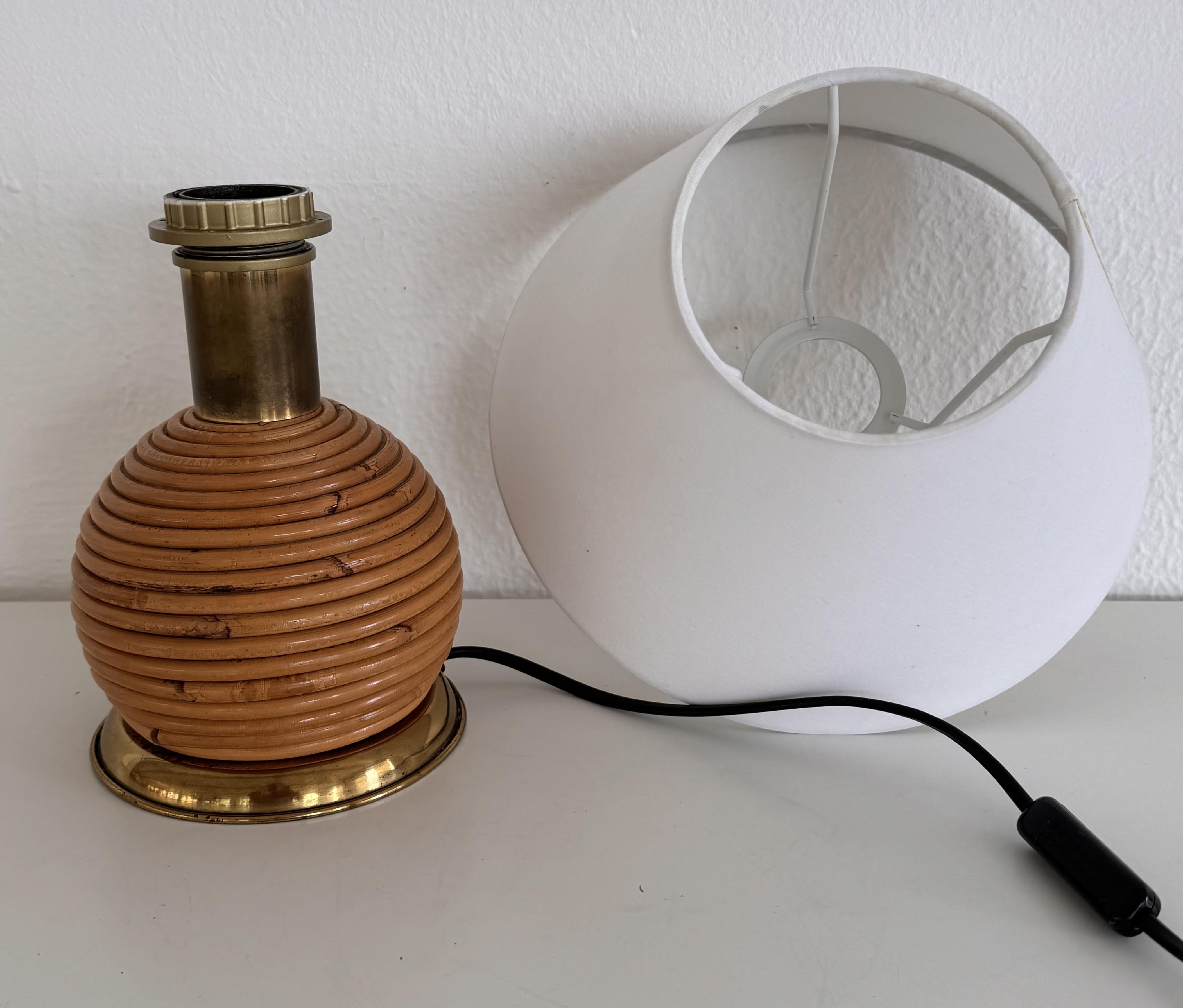 Italian Vintage Rattan Boho Table Lamp with Brass Details, 1970s For Sale 1