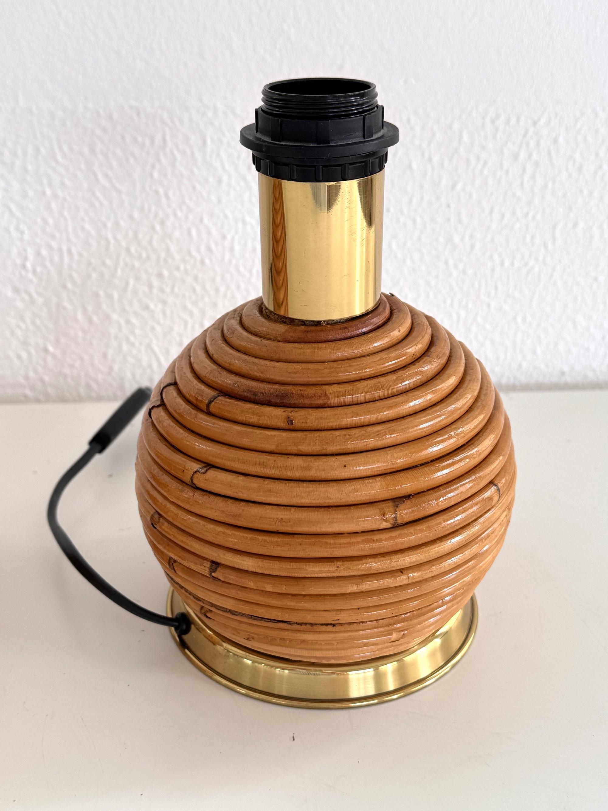 Lampes de table boho en rotin vintage italien avec détails en laiton, 1970, ensemble de 2 en vente 3