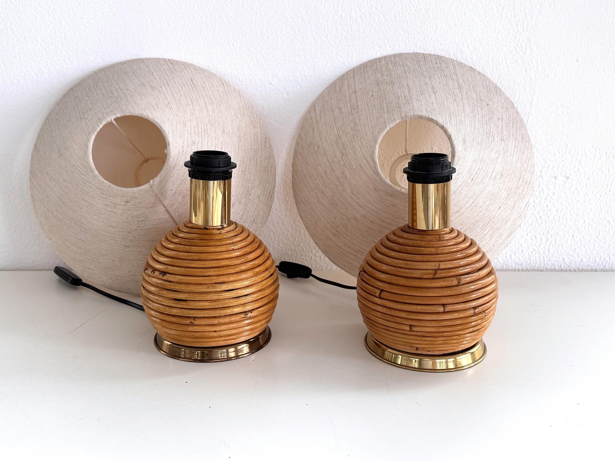 Lampes de table boho en rotin vintage italien avec détails en laiton, 1970, ensemble de 2 Bon état - En vente à Morazzone, Varese