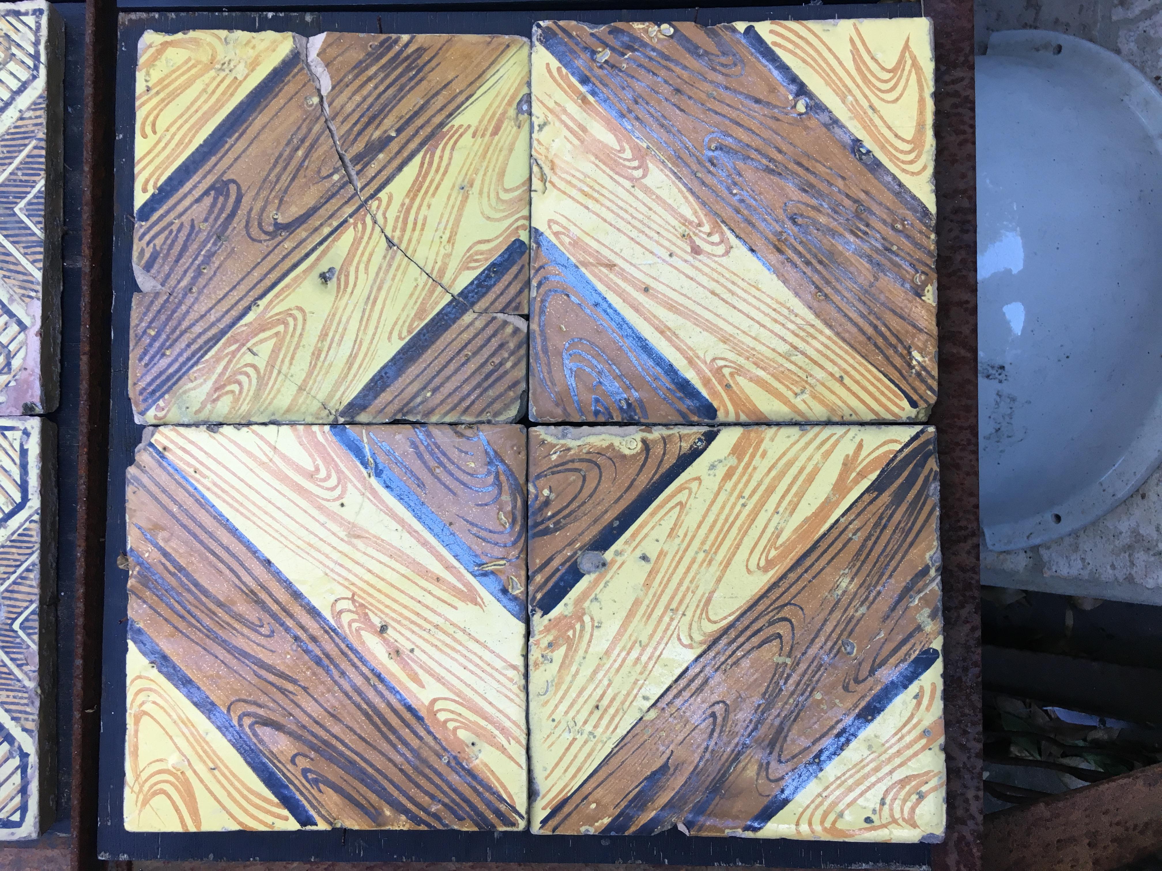 Italian Vintage reclaimed decorated tiles from early 20th century.
25 pieces available, approximately 1 sqm