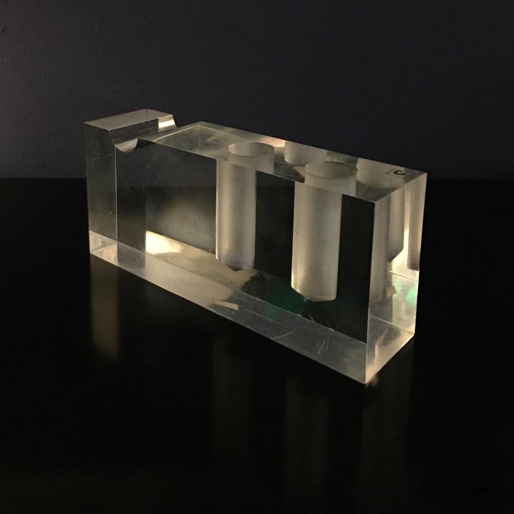 Italian vintage rectangular plexiglass pen holder by Harvey Guzzini, 1970s
Rectangular plexiglass pen holder with double cylindrical container.
Designed by Harvey Guzzini in the 1970s.
Good conditions.
Measures 23.5 x 6 x 12 H cm.