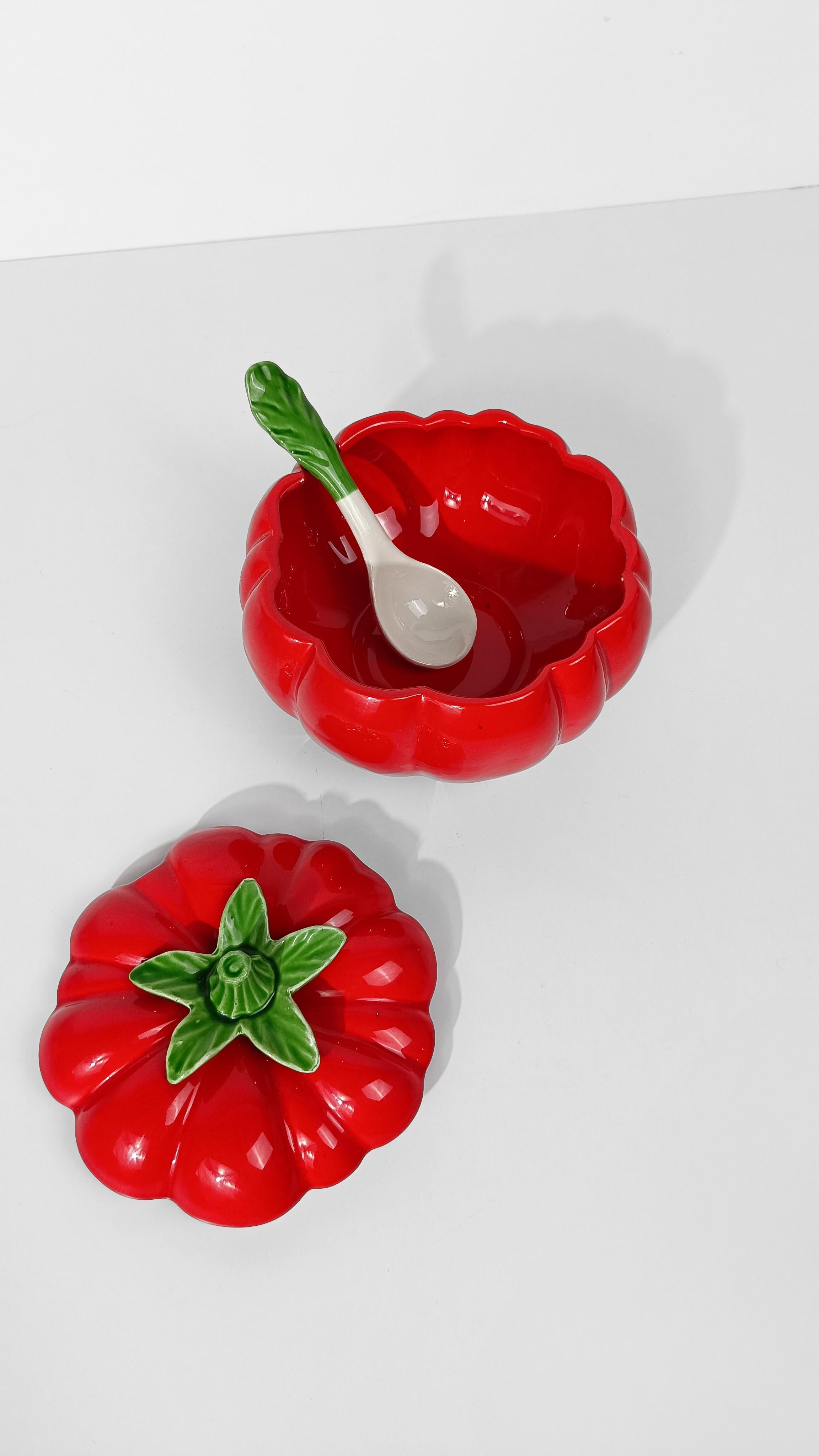 Italian Vintage Red Tomato Tureen in Majolica Ceramic, 70s In Good Condition For Sale In Roma, IT