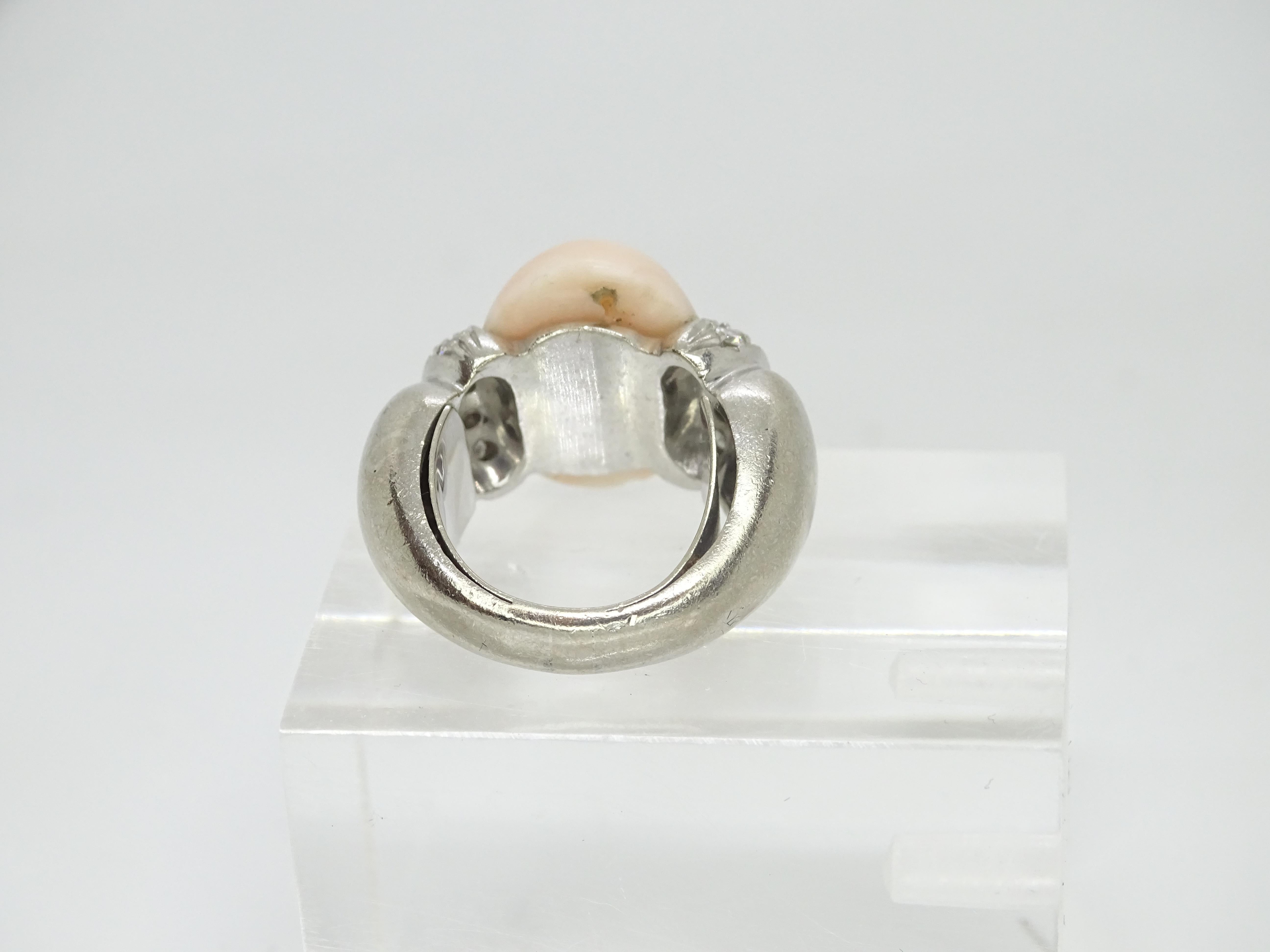 Italian Vintage Ring 18k white gold, angel skin coral cabochon and diamonds For Sale 13
