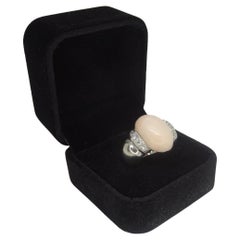 Bague italienne vintage en or blanc 18 carats, cabochon de corail peau d'ange et diamants