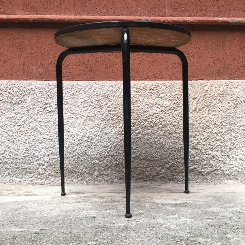 Italian vintage round light-blue laminate bar table, 1950s
Round table in blue laminate with black painted steel structure, 1950s
Measures 70 plus a few centimeters of protrusion of the structure x75 H cm.