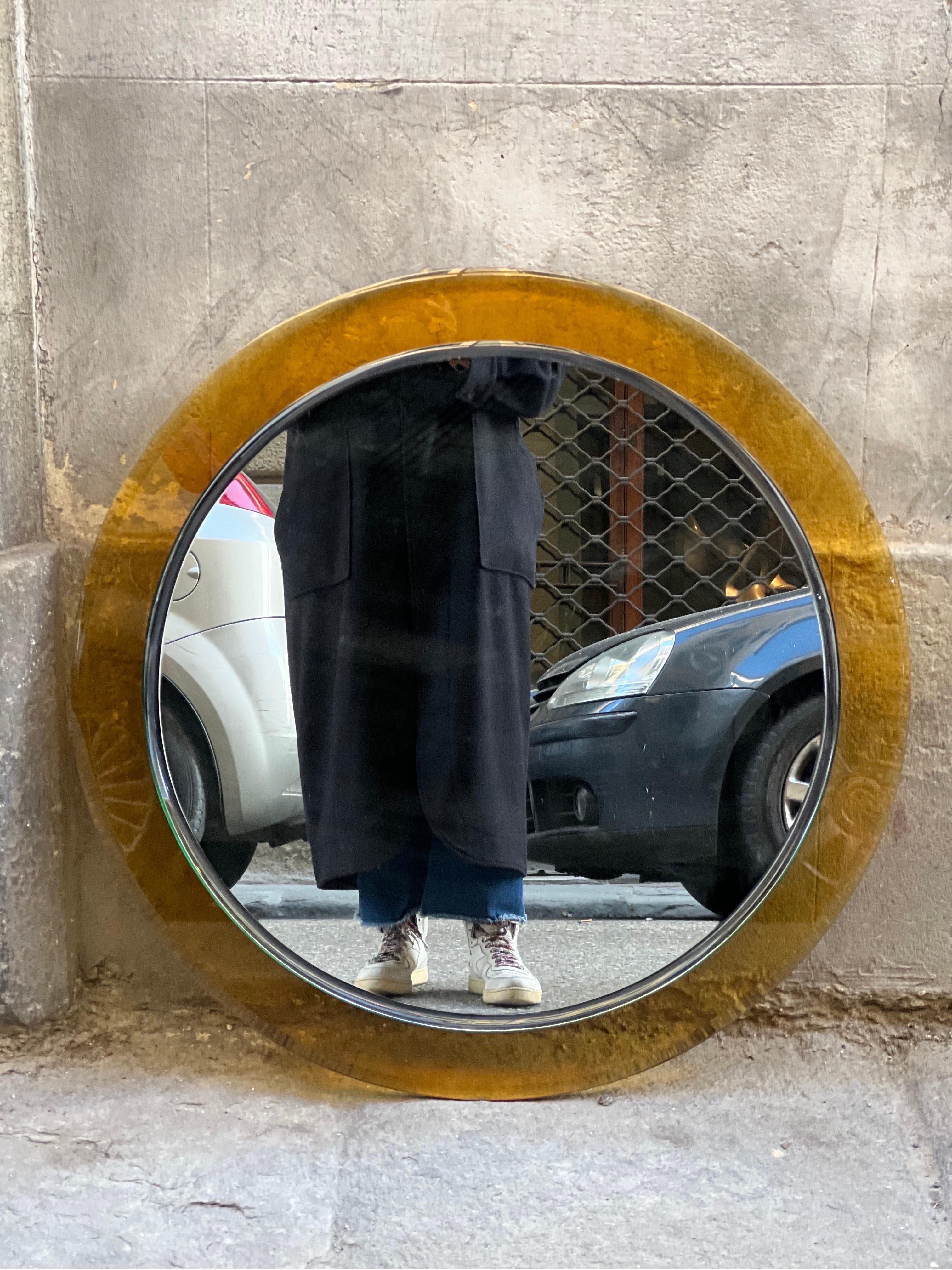 Italian Vintage Round Mirror with Amber Murano Glass Frame by Sena Cristal 1970s In Excellent Condition In Florence, IT