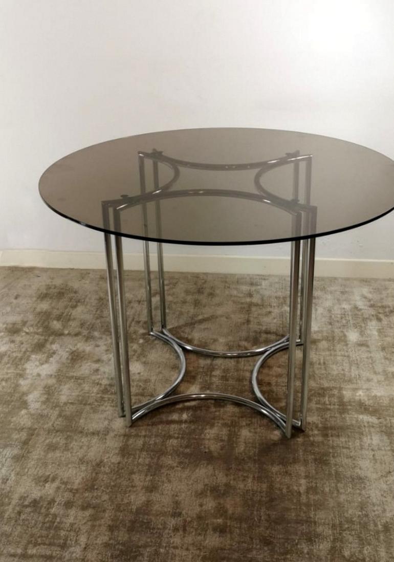 We kindly suggest you read the whole description, because with it we try to give you detailed technical and historical information to guarantee the authenticity of our objects.
Italian table from the 1970s, the structure is made of sturdy shaped and