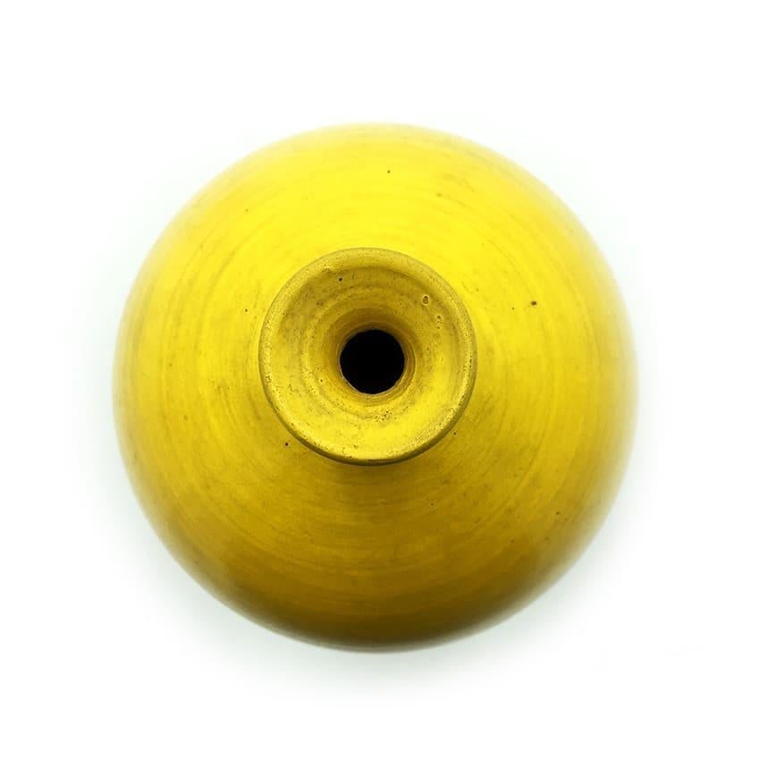 Italian Vintage Round Yellow Terracotta Vase, 1970s In Good Condition In MIlano, IT