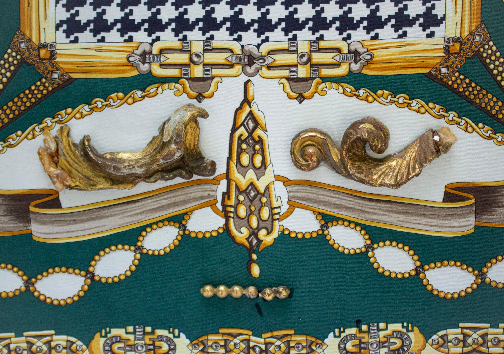 Italienischer Vintage-Schal mit Fragmenten aus dem 18. Jahrhundert und Aurora-Quarz auf Leinwand im Angebot 2