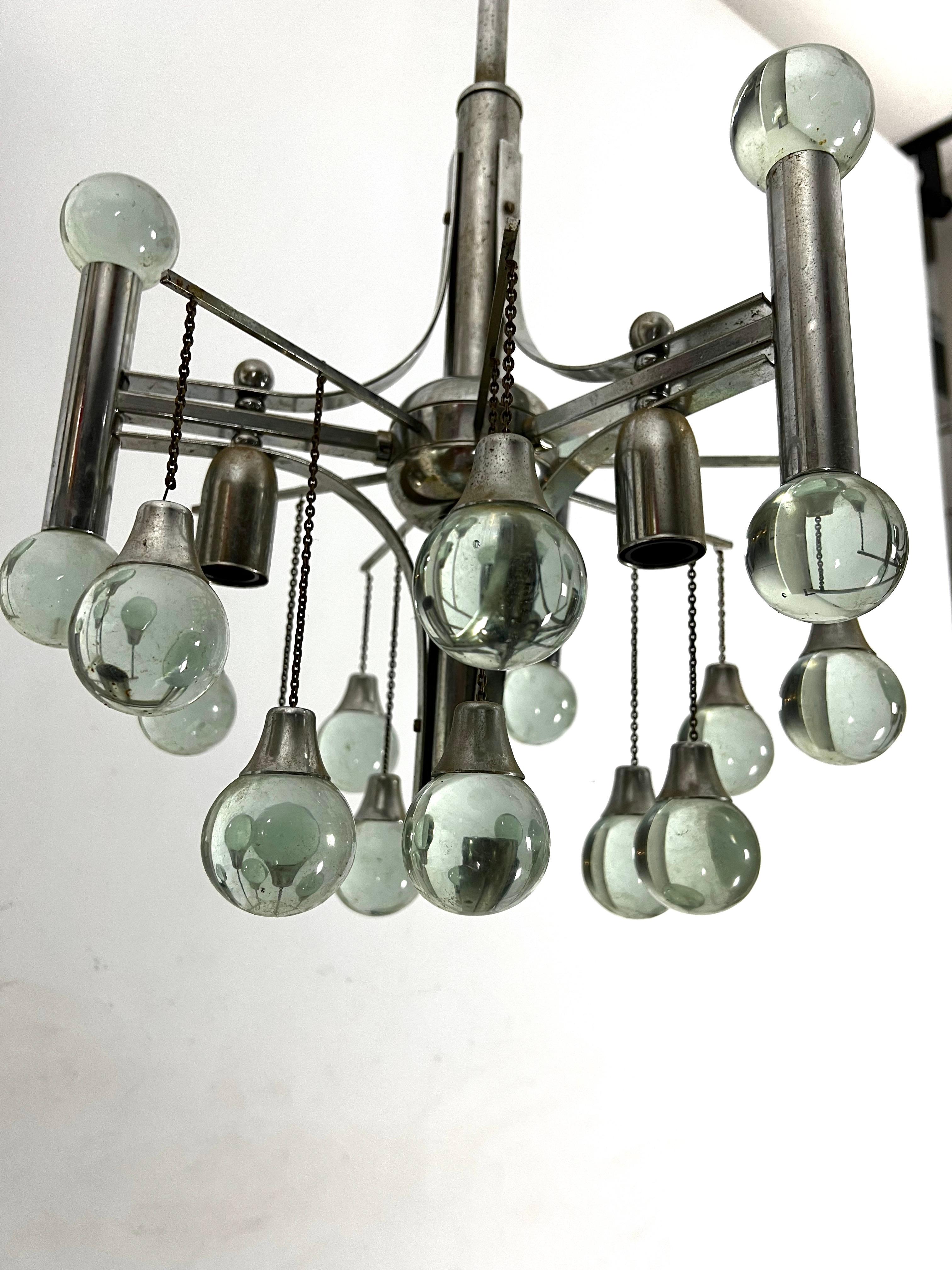 Italian Vintage Sciolari chandelier in chrome and glass from 70s For Sale 4