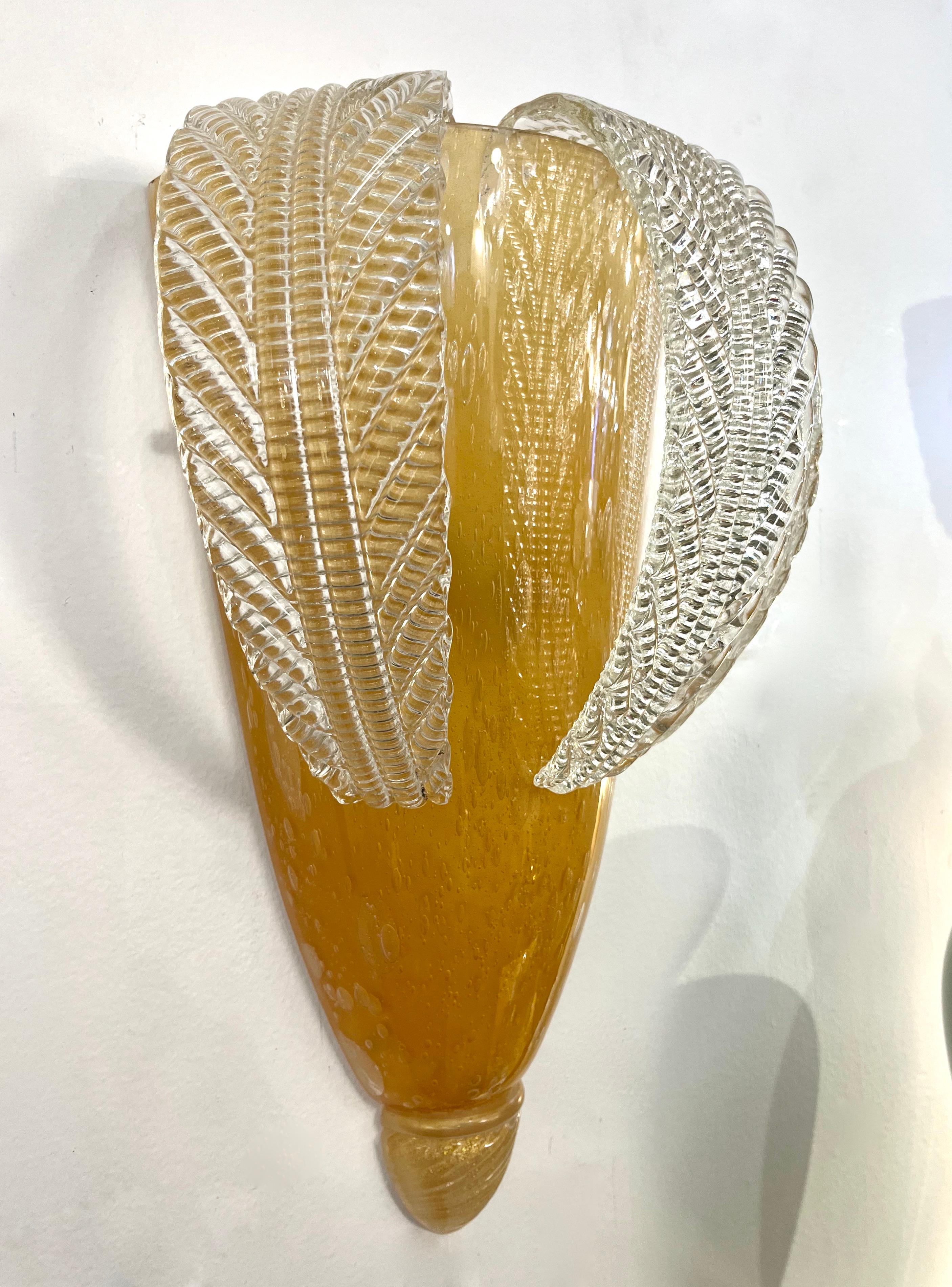 Sconce Vintage Italian in vetro oro ambrato con foglie di cristallo pendenti In condizioni ottime in vendita a New York, NY