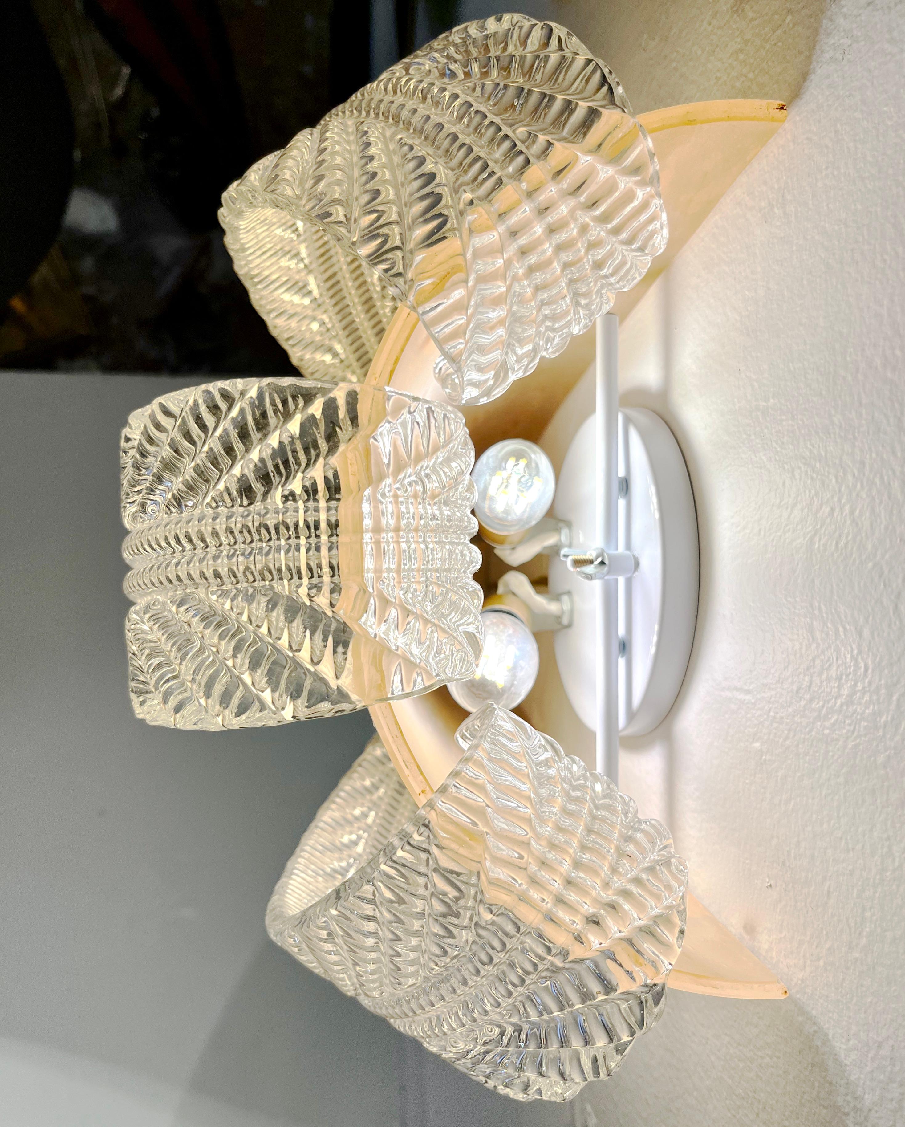 Sconce Vintage Italian in vetro oro ambrato con foglie di cristallo pendenti in vendita 1