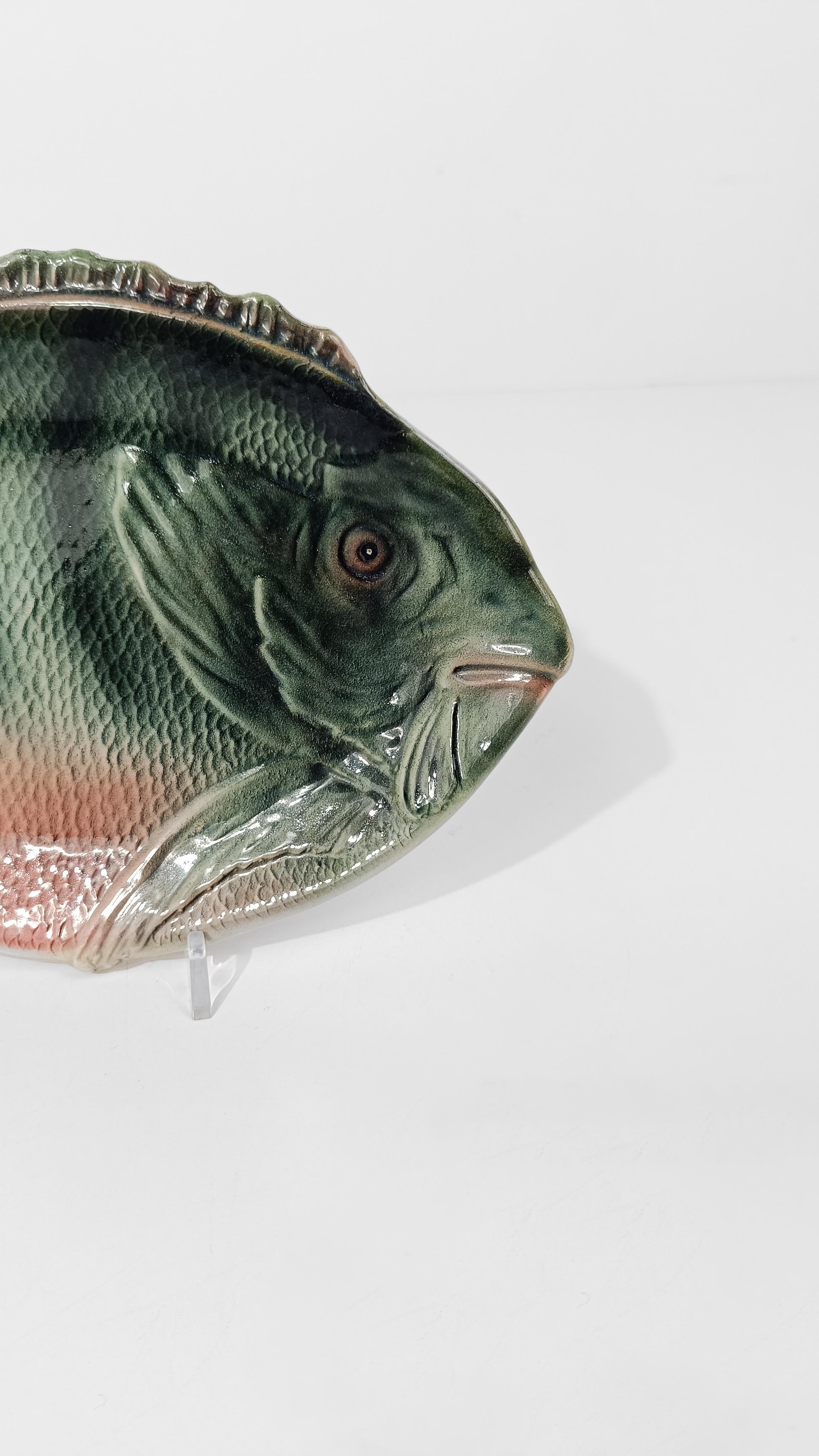 Italian Vintage Set of 6 Fish Shaped Plates in Glazed Majolica Ceramics 5