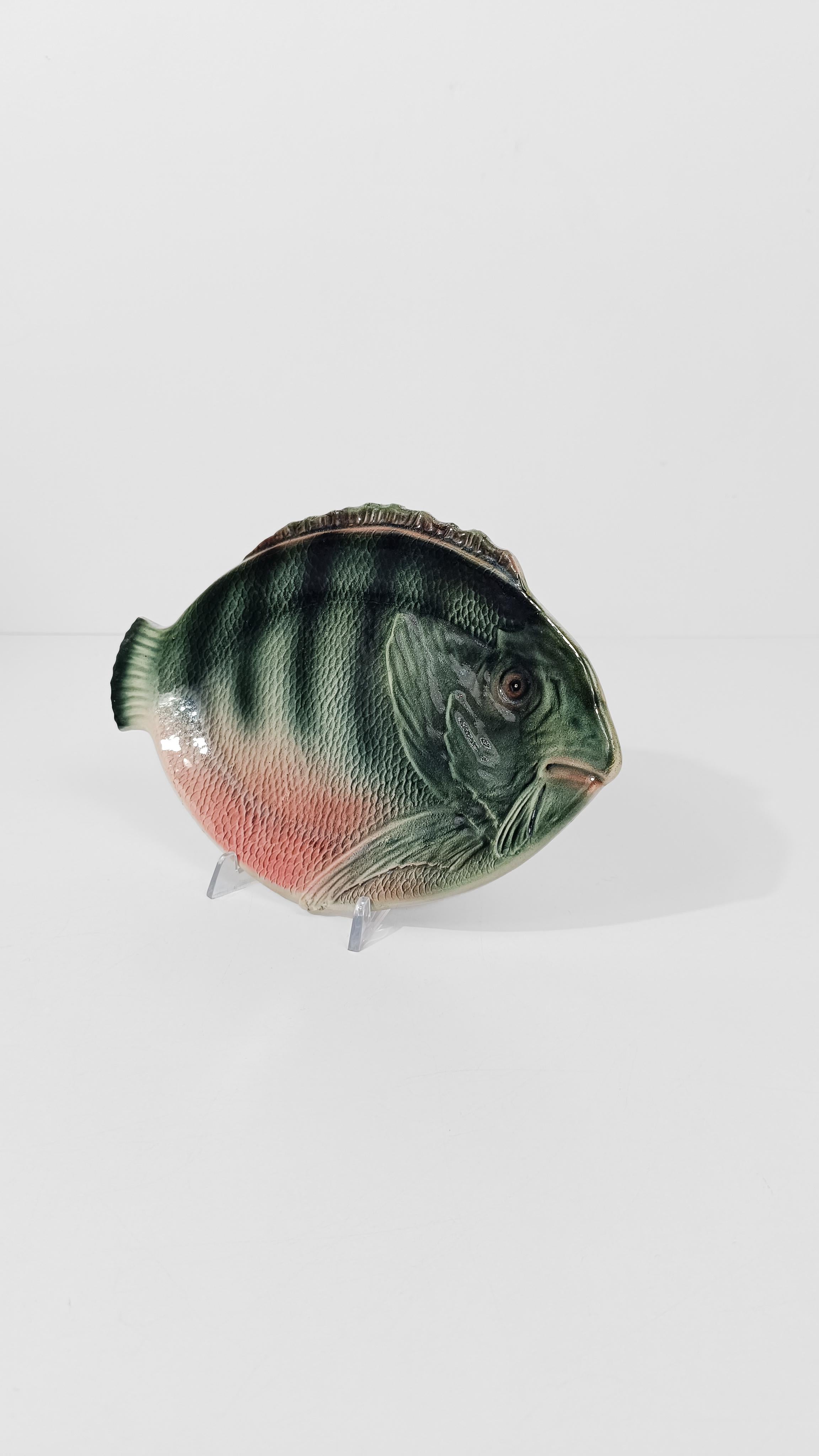 Italian Vintage Set of 6 Fish Shaped Plates in Glazed Majolica Ceramics 7