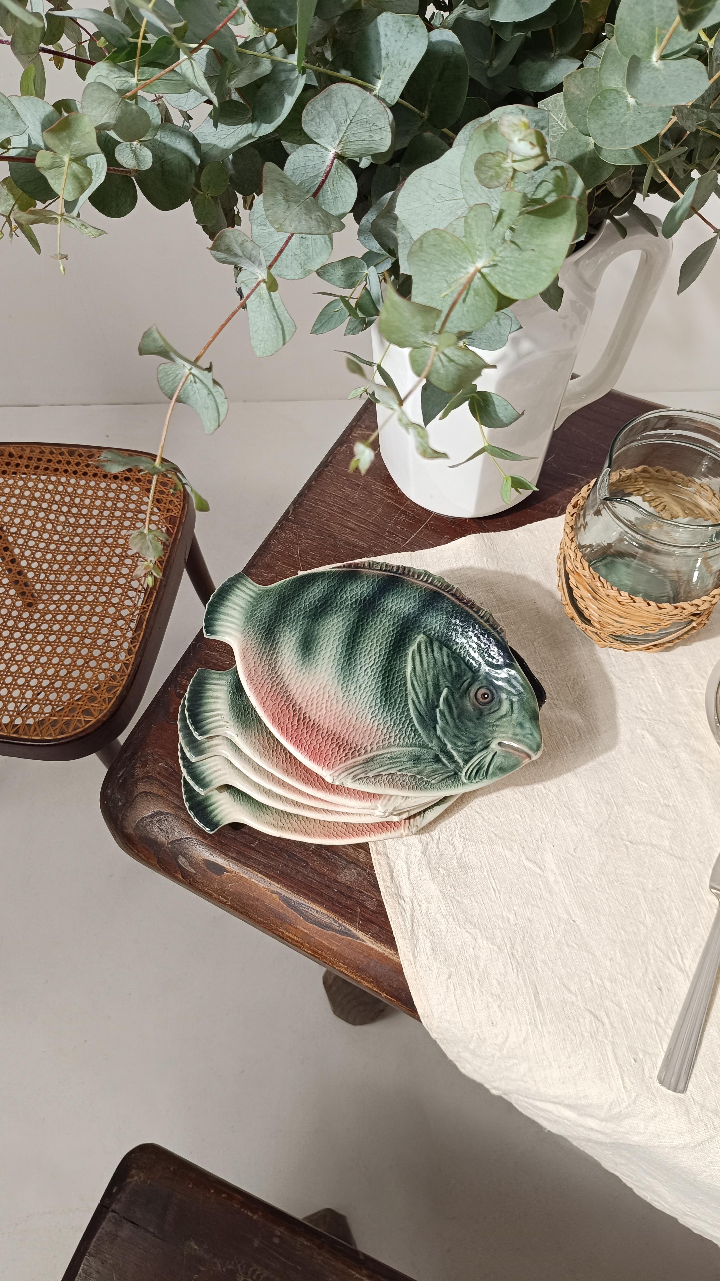 Mid-Century Modern Italian Vintage Set of 6 Fish Shaped Plates in Glazed Majolica Ceramics