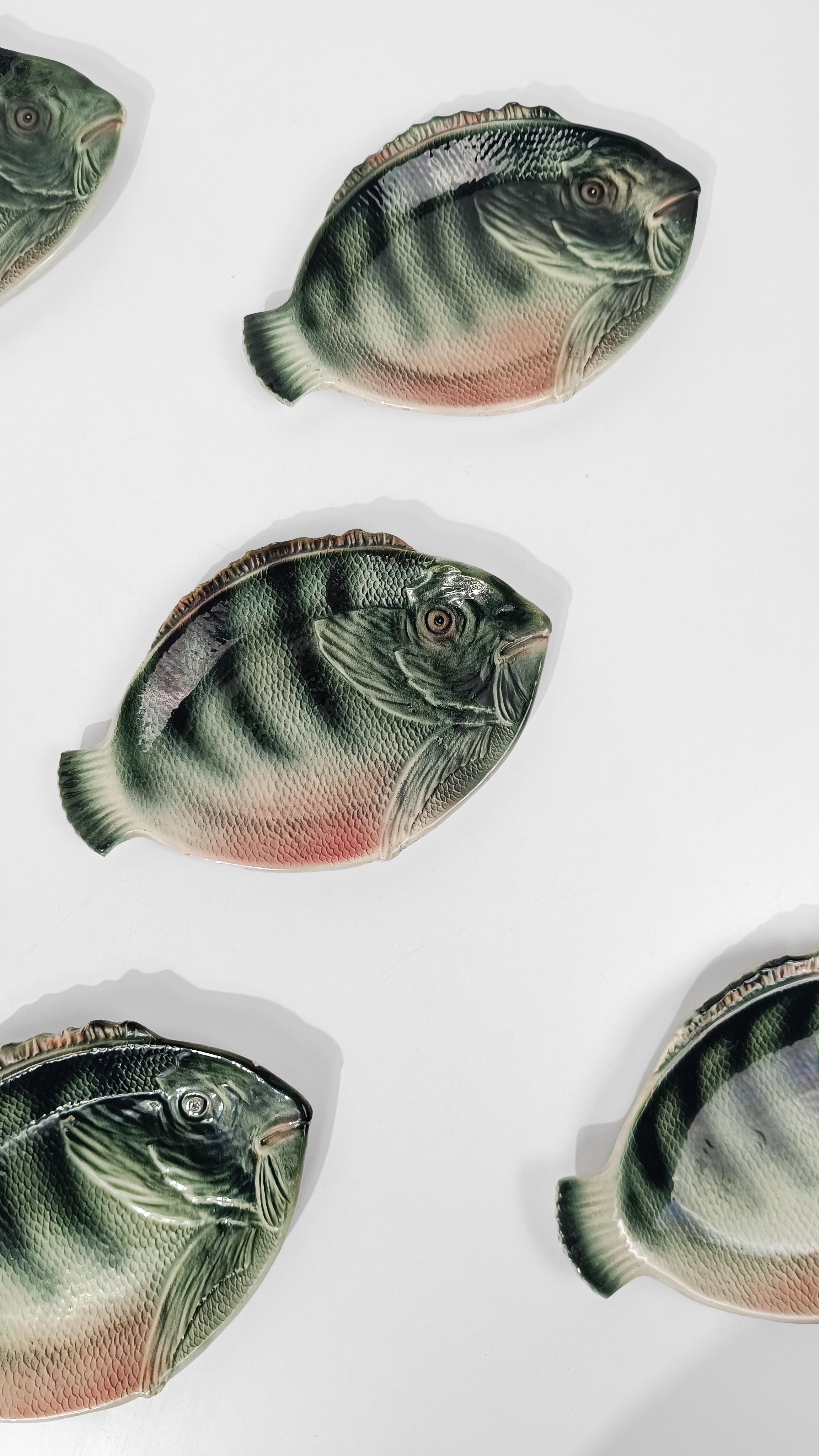 Italian Vintage Set of 6 Fish Shaped Plates in Glazed Majolica Ceramics 2