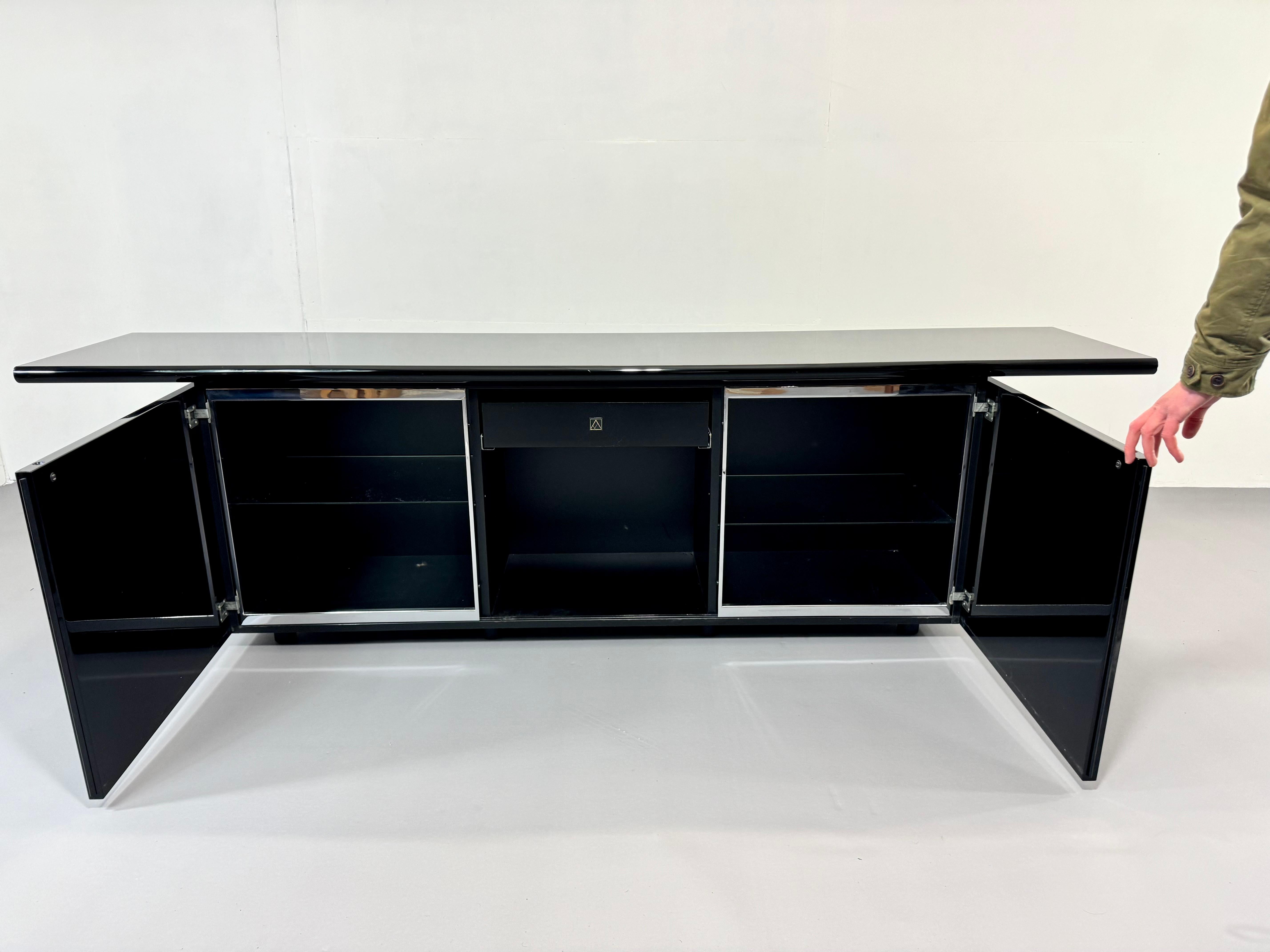 Wood Italian Vintage Sheraton Sideboard by Giotto Stoppino for Arcebis Black  For Sale