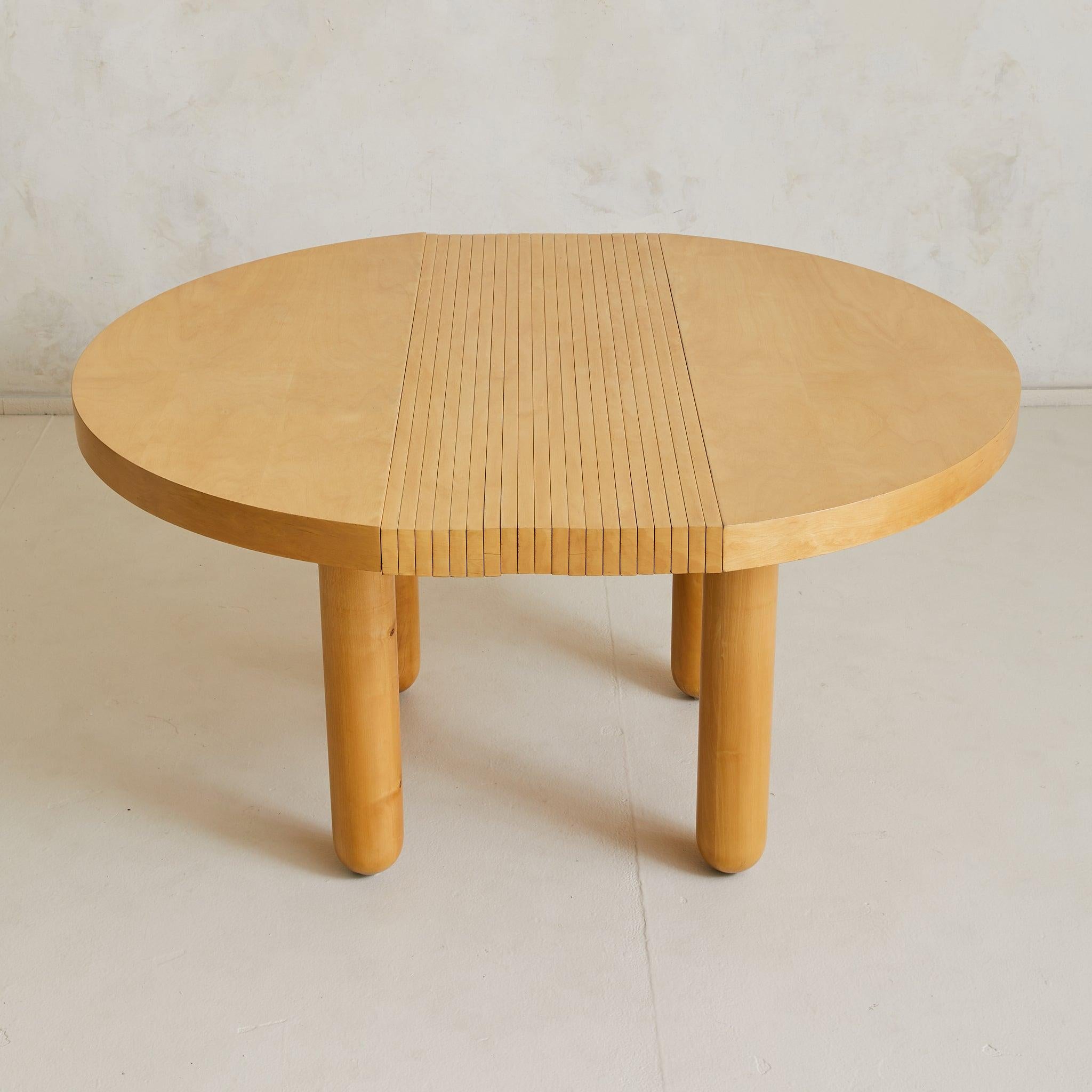 Italian Vintage Slatted Wood Dining Table with Extension Excellent état - En vente à Chicago, IL