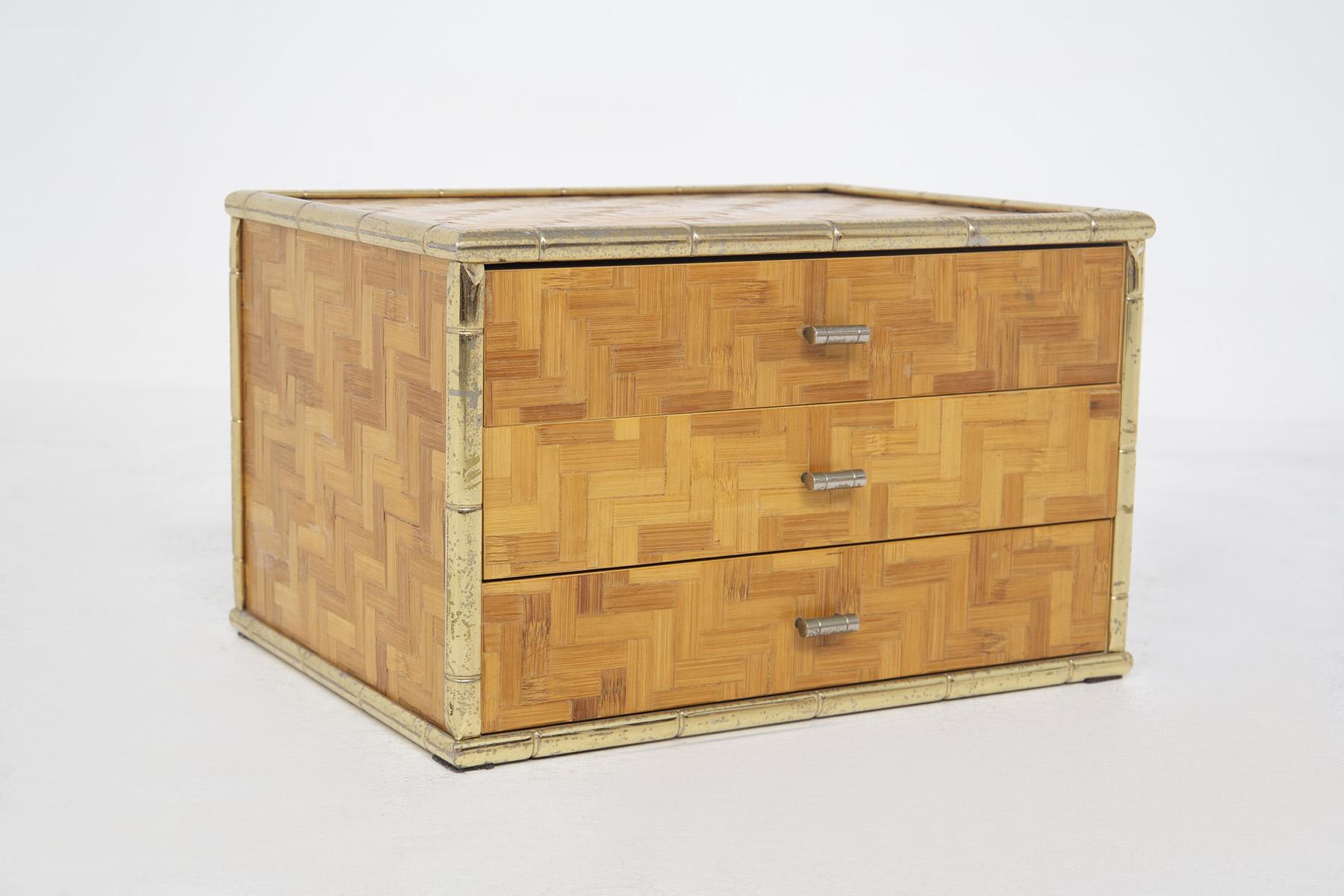 Italienische Vintage-Kommode aus Rattan und Messing, italienisch im Zustand „Gut“ im Angebot in Milano, IT