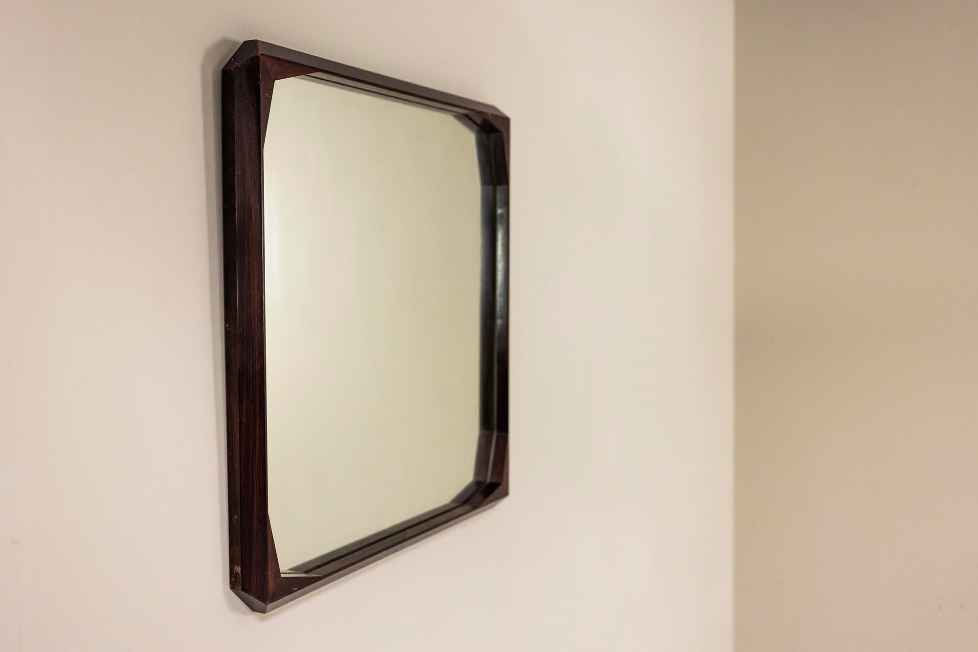 Mid-Century Modern Miroir carré italien vintage en bois de rose, Italie, années 1960 en vente