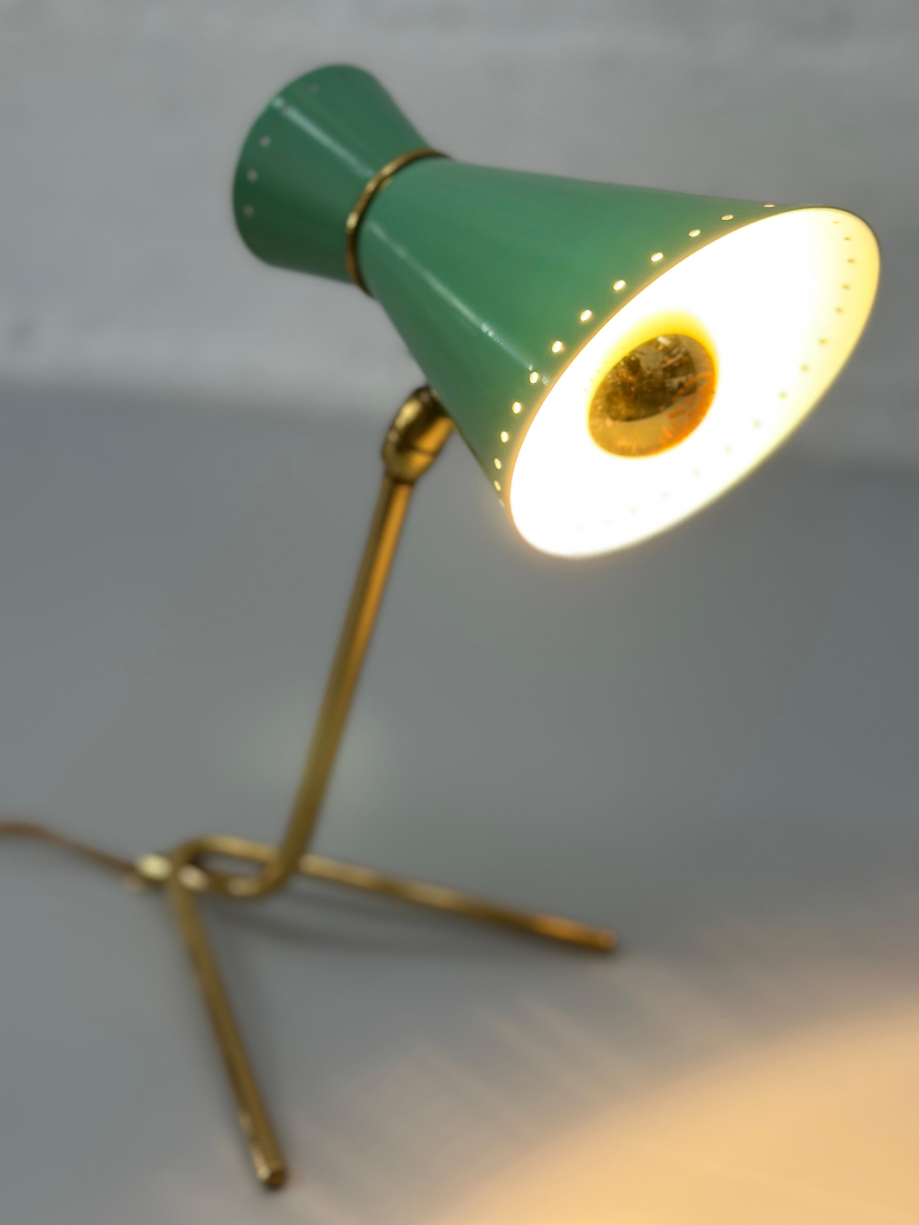 Metà XX secolo Lampada da tavolo / da terra vintage italiana in stile Stilnovo verde pastello - 1950s in vendita