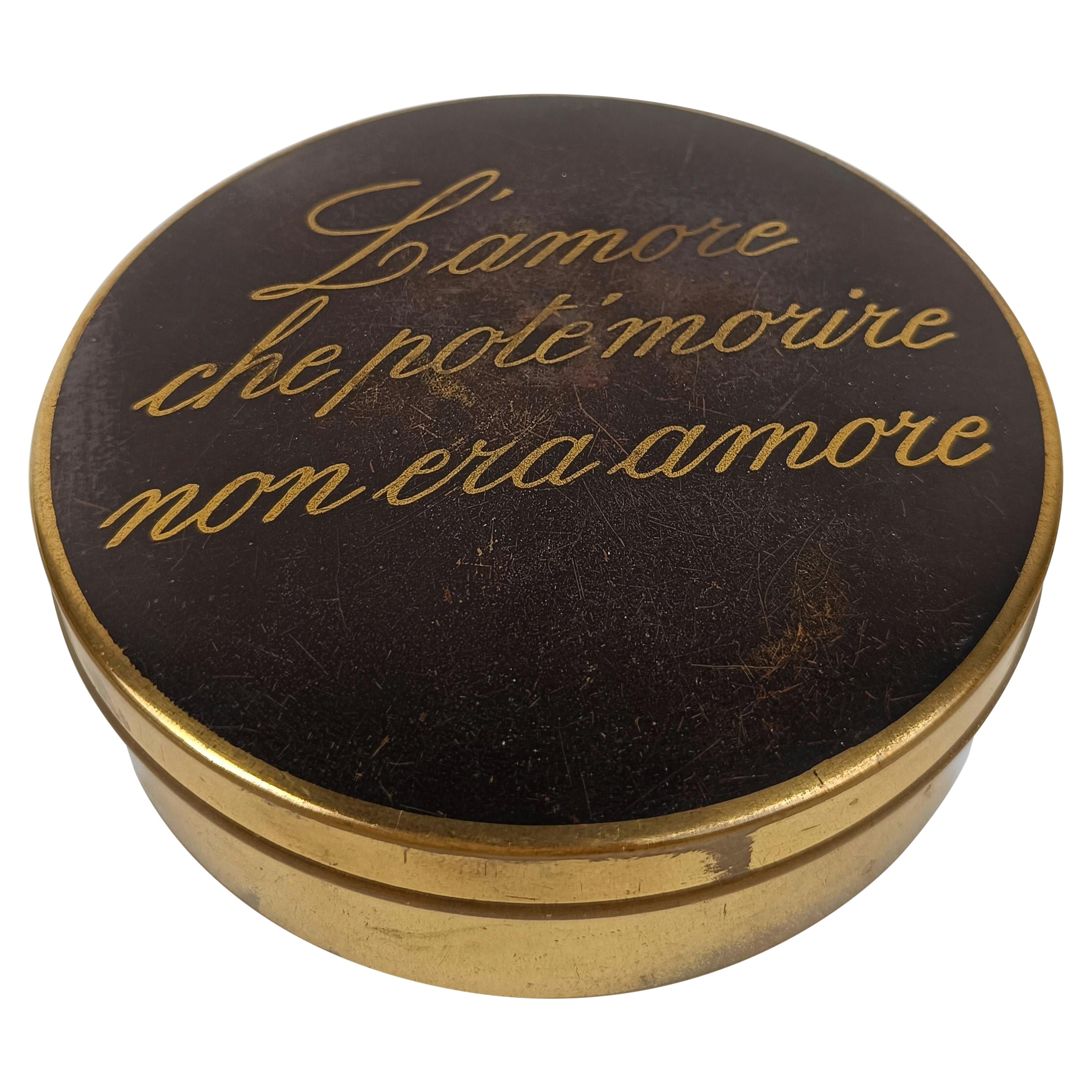 Scatola di latta italiana vintage decorata con un aforisma sull'amore di I. A. B. Auerbach