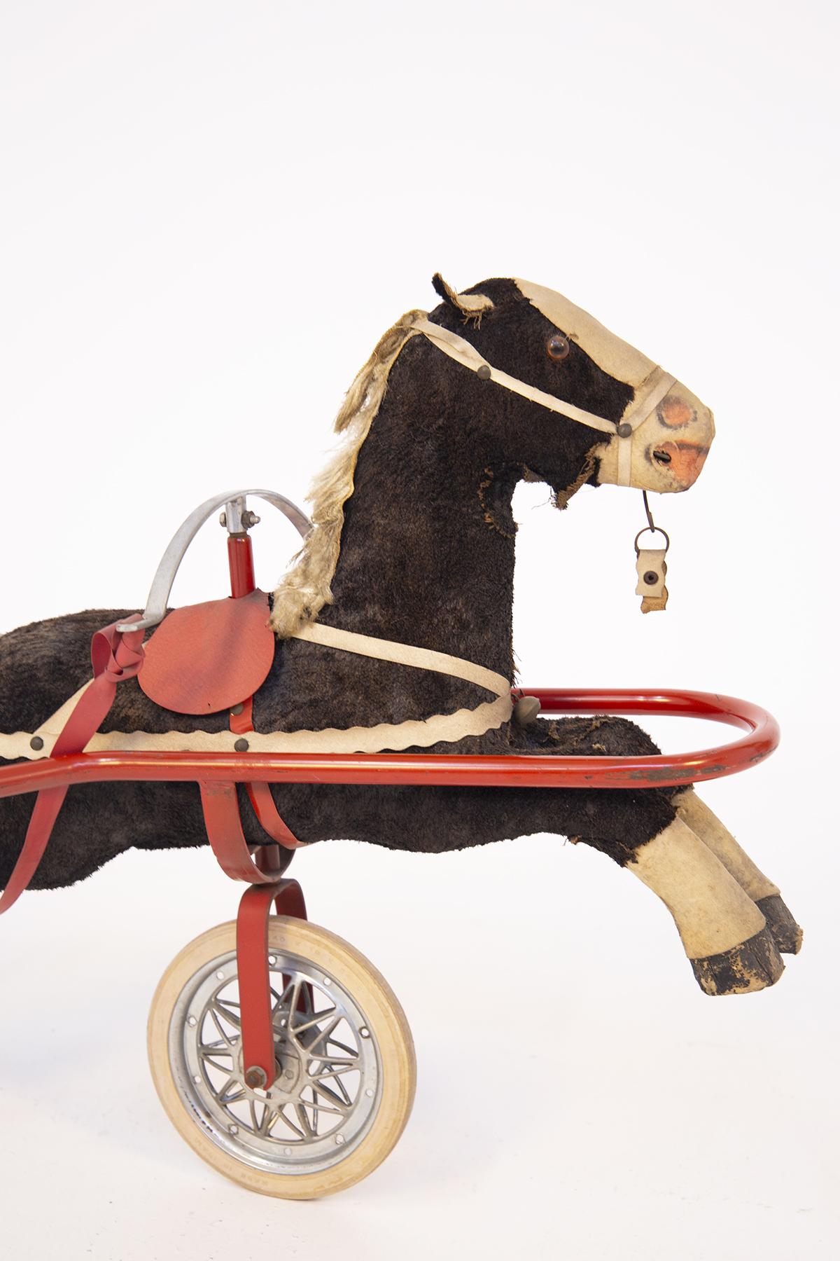 Milieu du XXe siècle Jouet italien vintage pour jeune fille avec cheval en vente