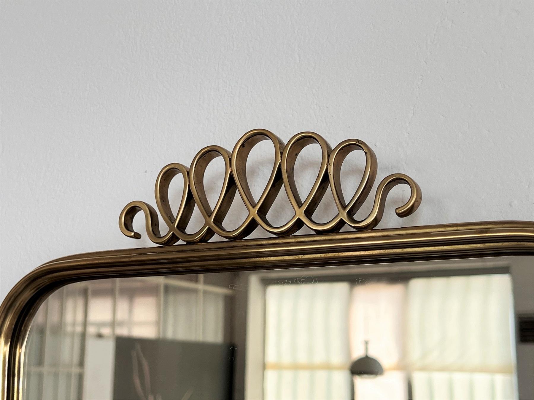 Italian Vintage Wall Mirror with Brass Frame and Detail in Giò Ponti Style, 1970 In Good Condition In Morazzone, Varese