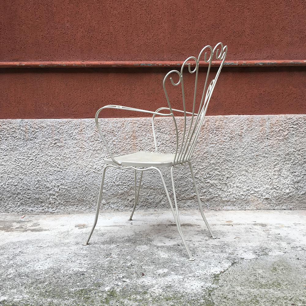 Italian vintage white curved metal rod chair, 1960s
Garden chairs with perforated metal seat and structure entirely in curved metal rod.
Good conditions
Measures: 59 x 55 x 85 H cm.