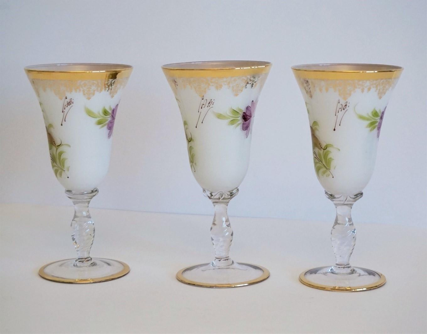 Set aus Karaffe und Gläsern aus weißem Muranoglas mit Opalglas, Italien 1960er Jahre 4