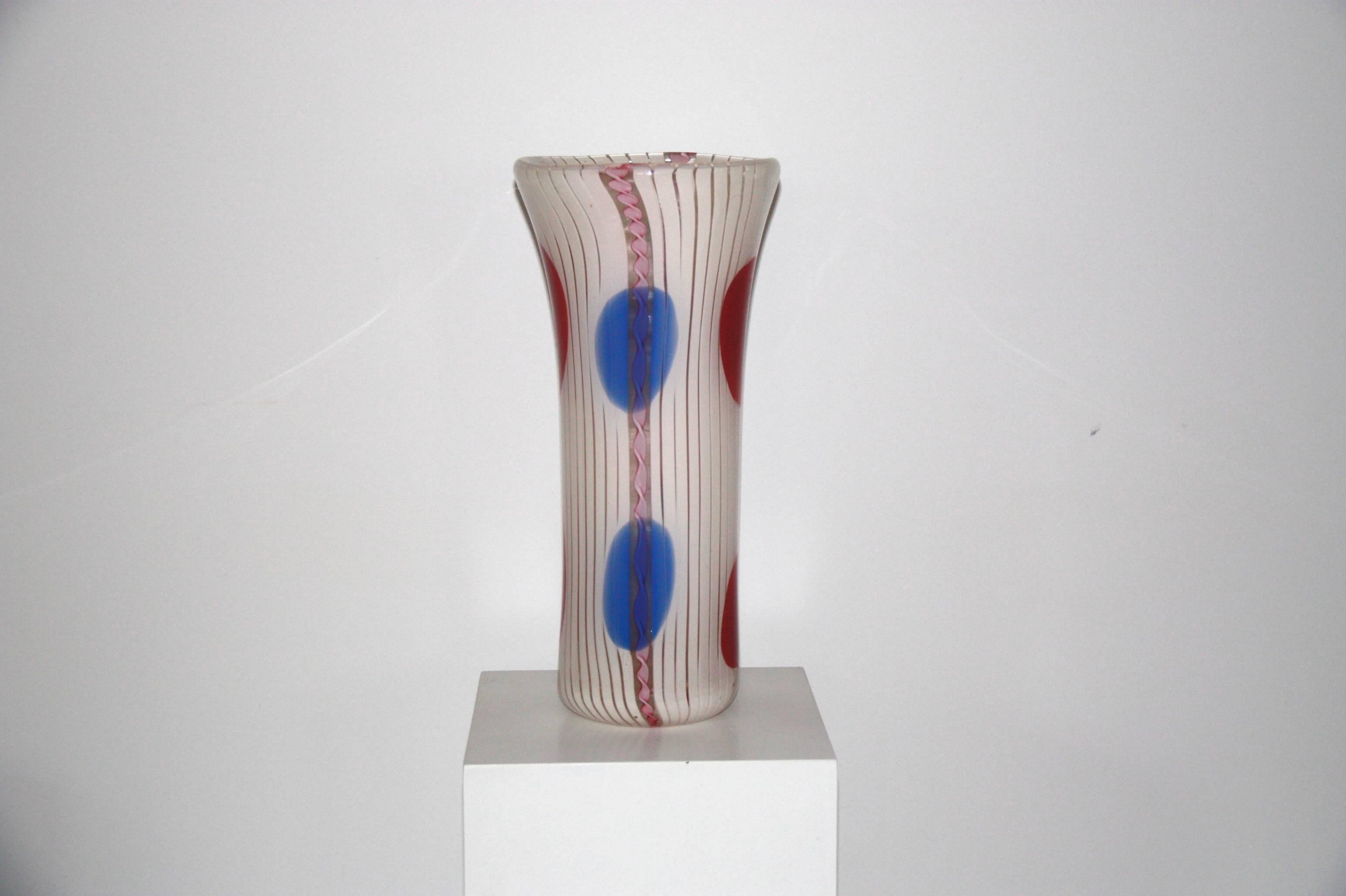 Italian Vintage White Red Blue Glass Vase for Avem Murano, circa 1955 In Excellent Condition For Sale In Belgium, Brussels