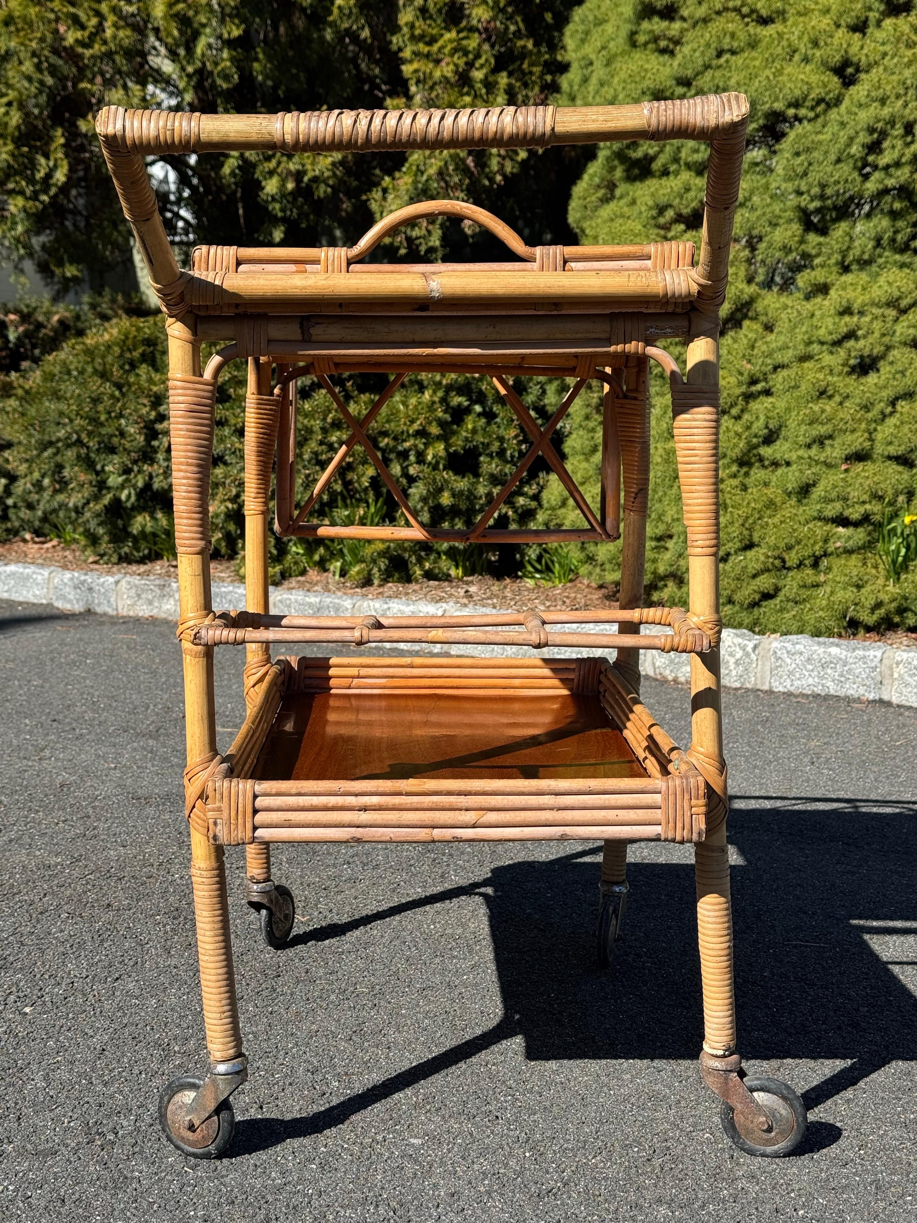 Italienischer Vintage-Barwagen aus Weidengeflecht im Angebot 5