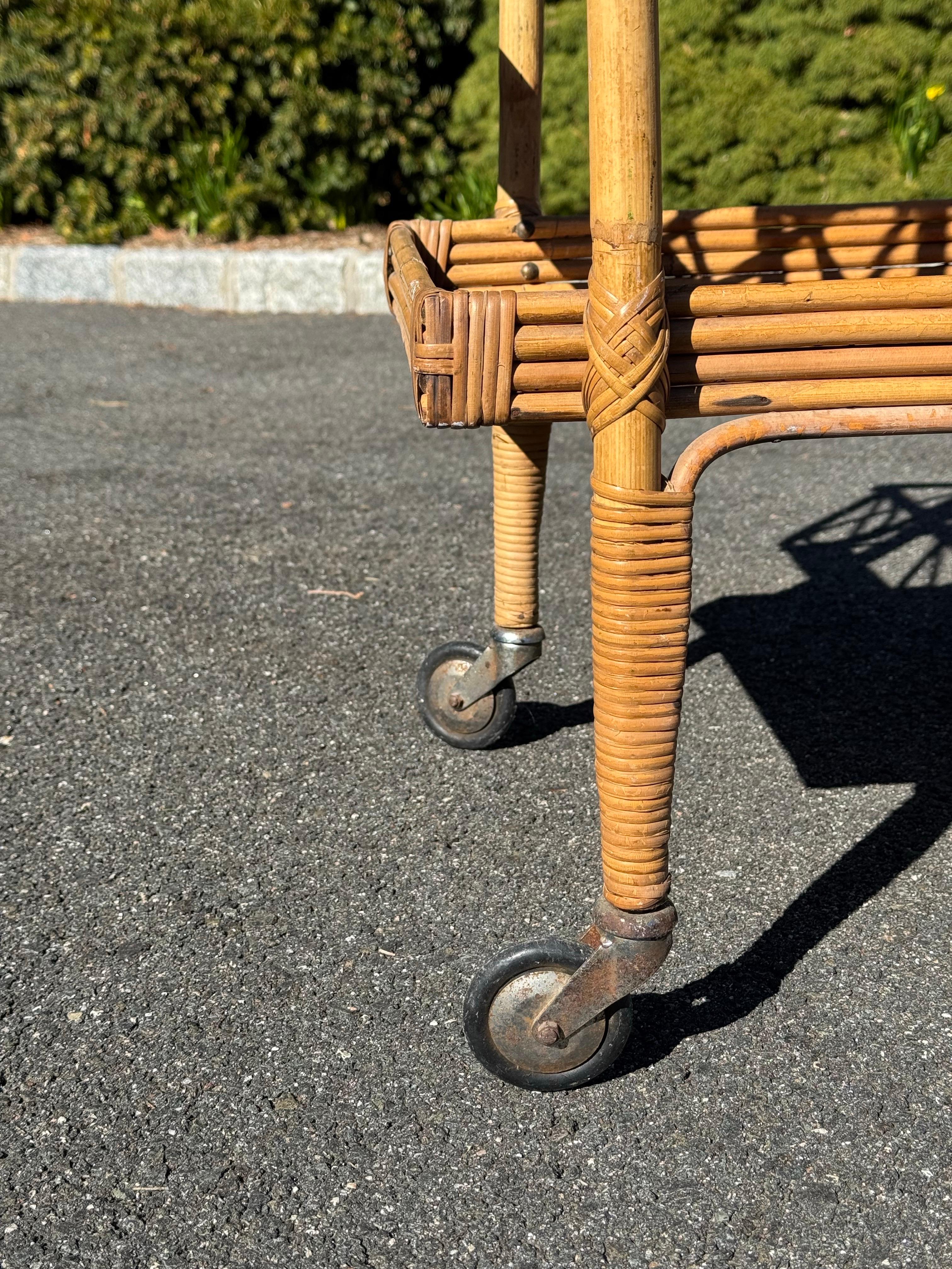 Italienischer Vintage-Barwagen aus Weidengeflecht im Angebot 13