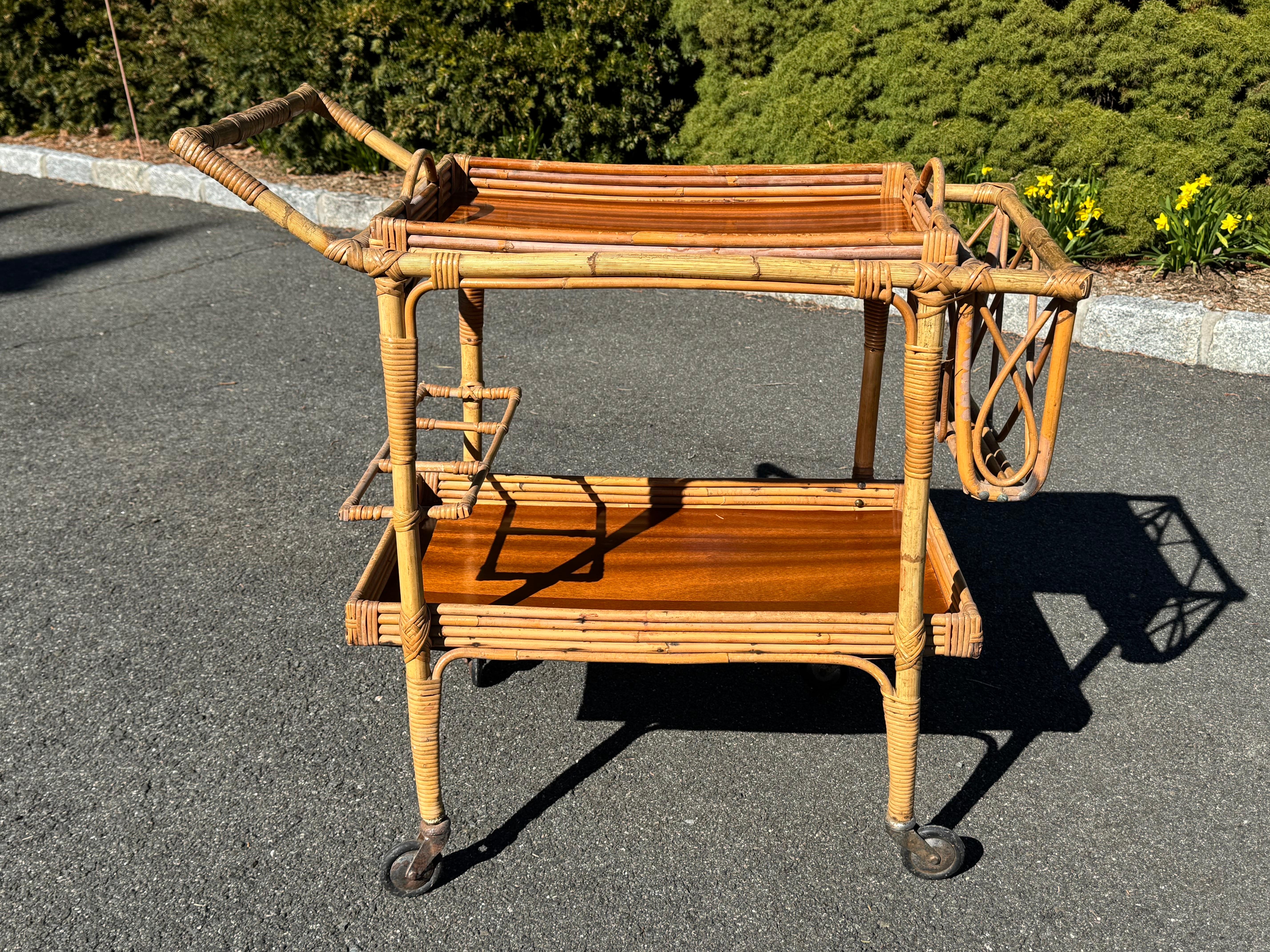 Italienischer Vintage-Barwagen aus Weidengeflecht (Böhmisch) im Angebot