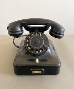 Italian Vintage Working Black Bakelite Table Phone with Handset Mid-20th Century
