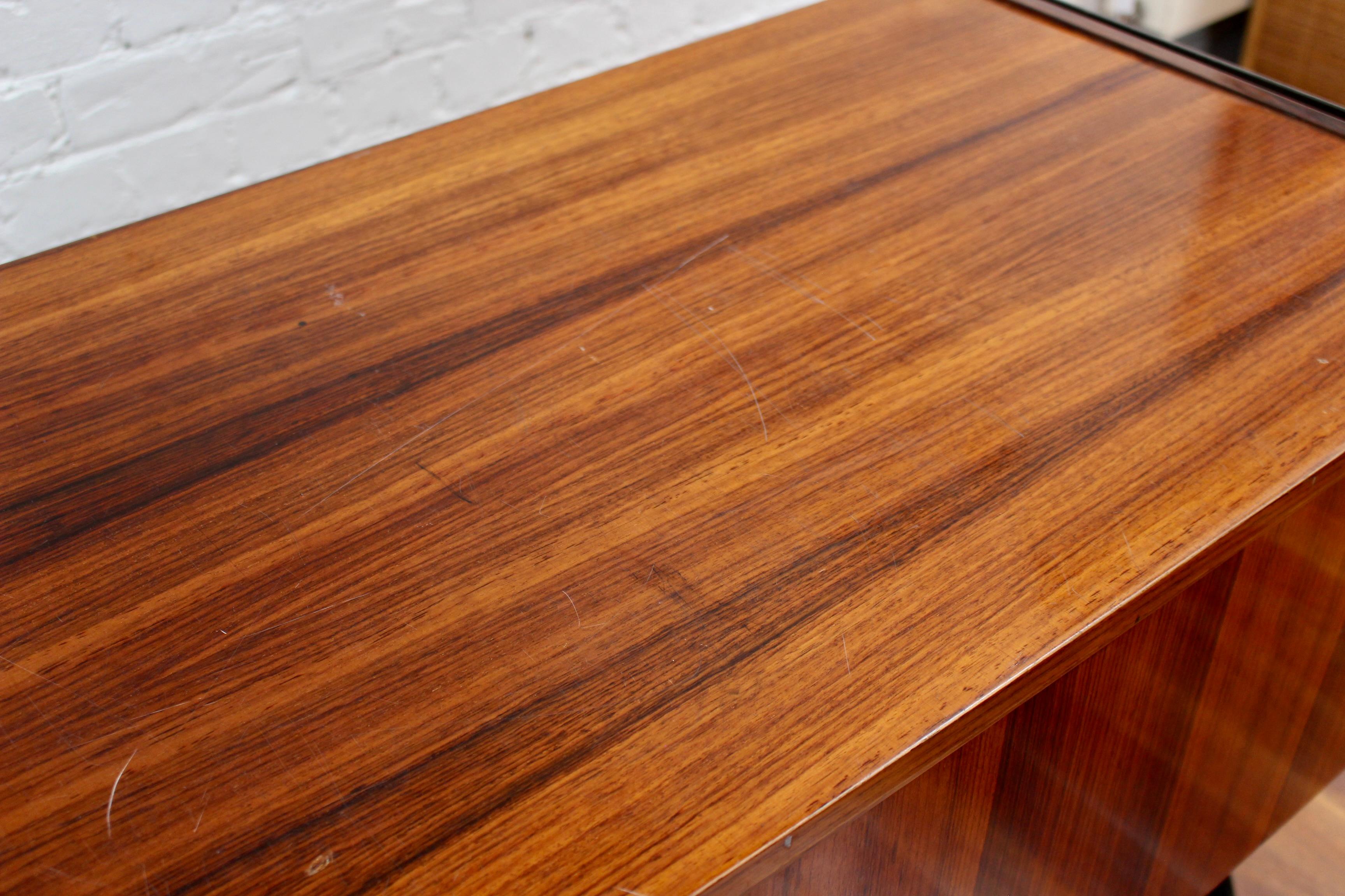 Italian Vintage Writing Desk Attributed to Vittorio Dassi (circa 1950s) For Sale 8