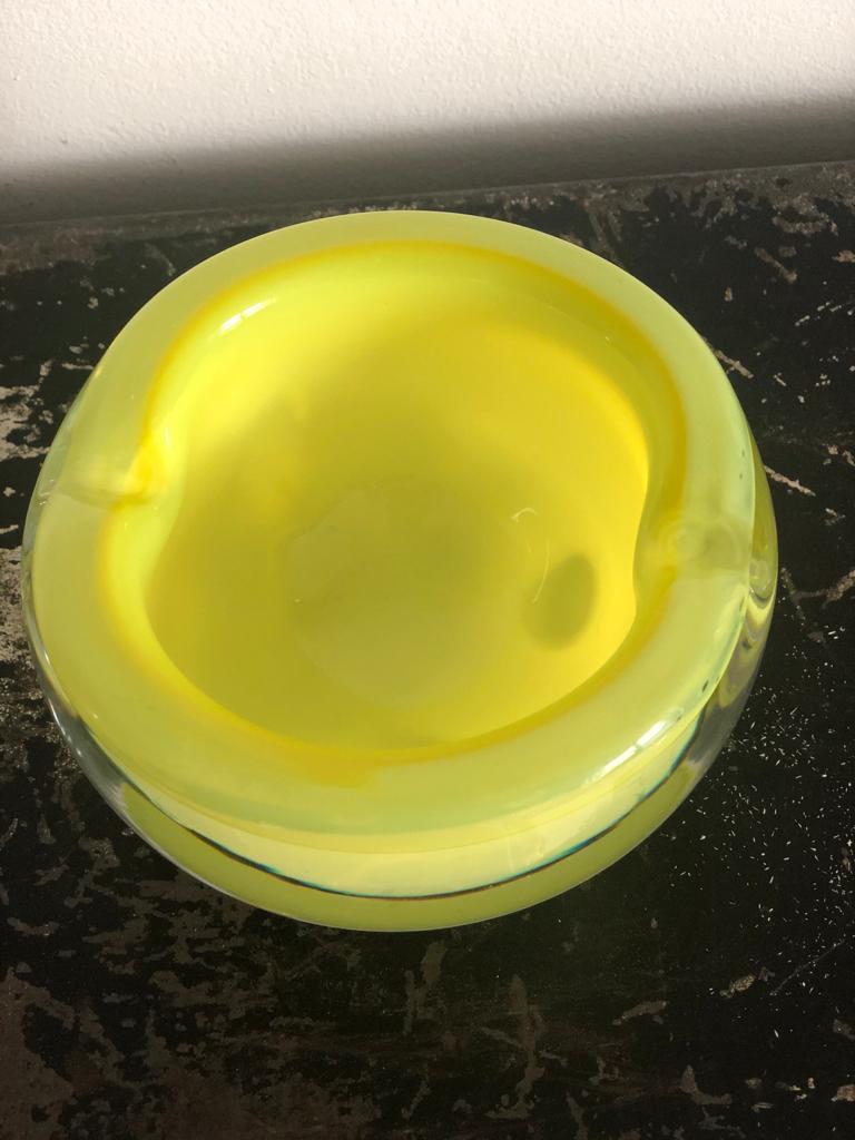 Italian Vintage Yellow Glass Ashtray In Good Condition In Paris, FR