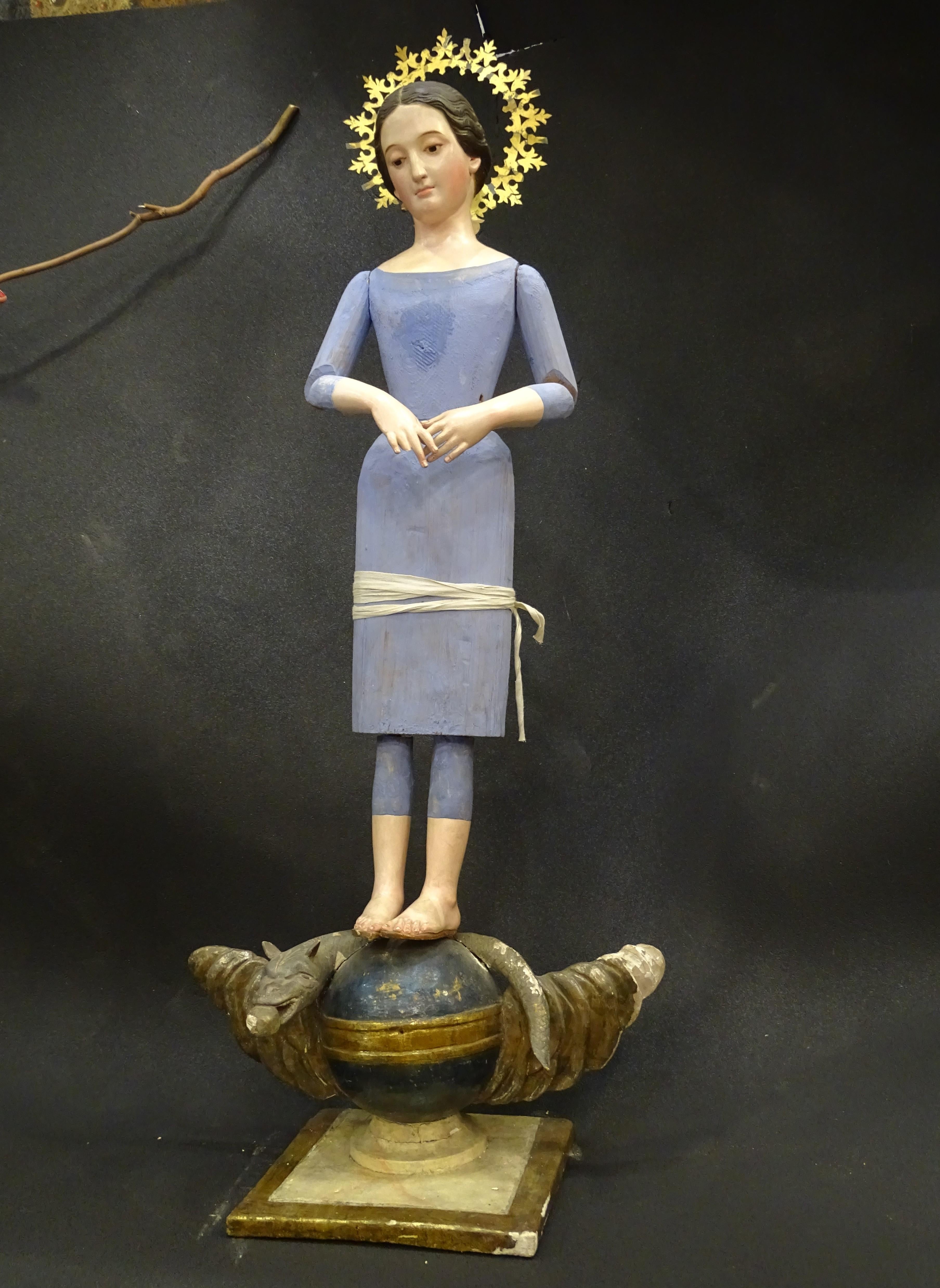Italian Virgin Wood Sculpture, Capipota, Dressing Image 5