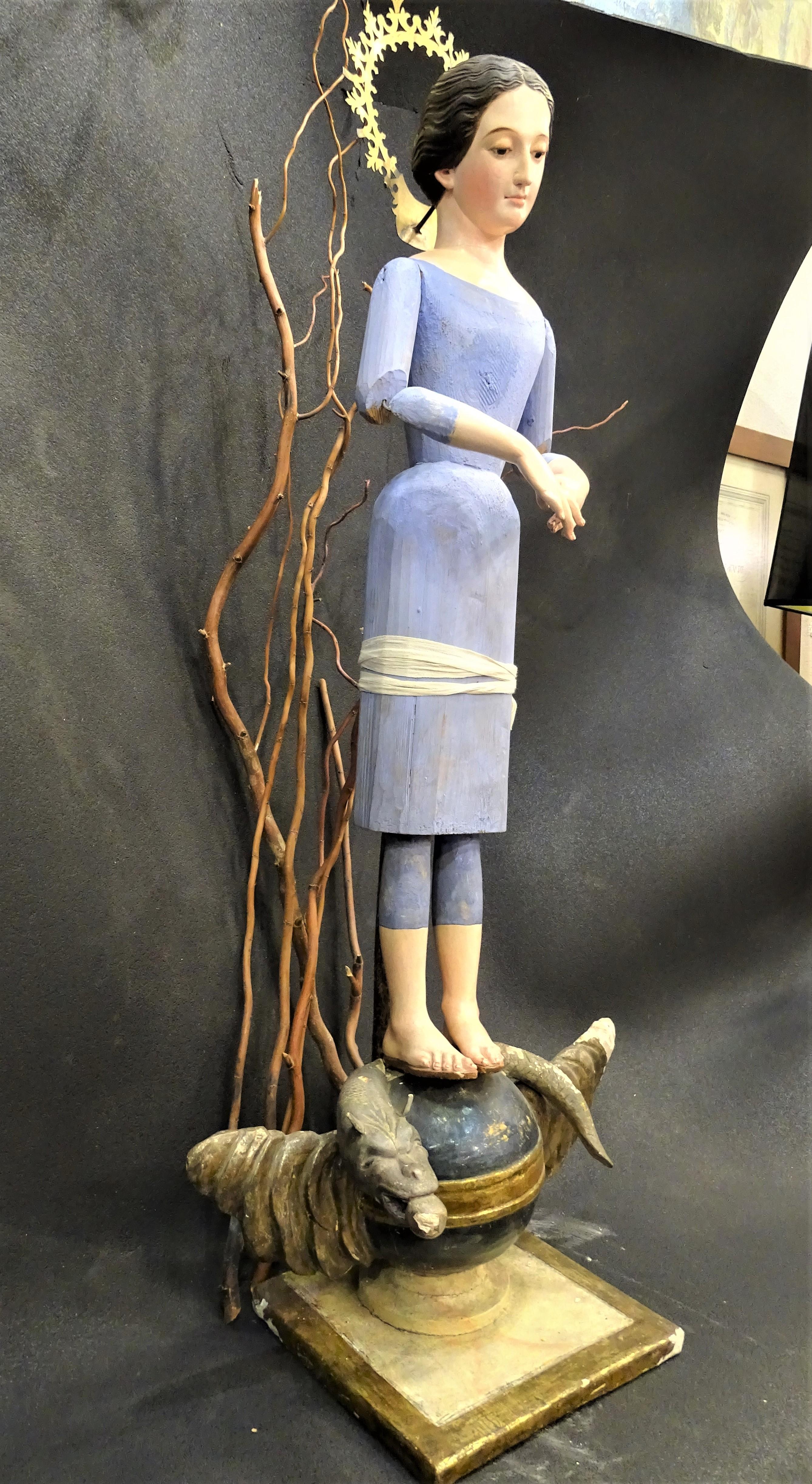 Italian Virgin Wood Sculpture, Capipota, Dressing Image 12