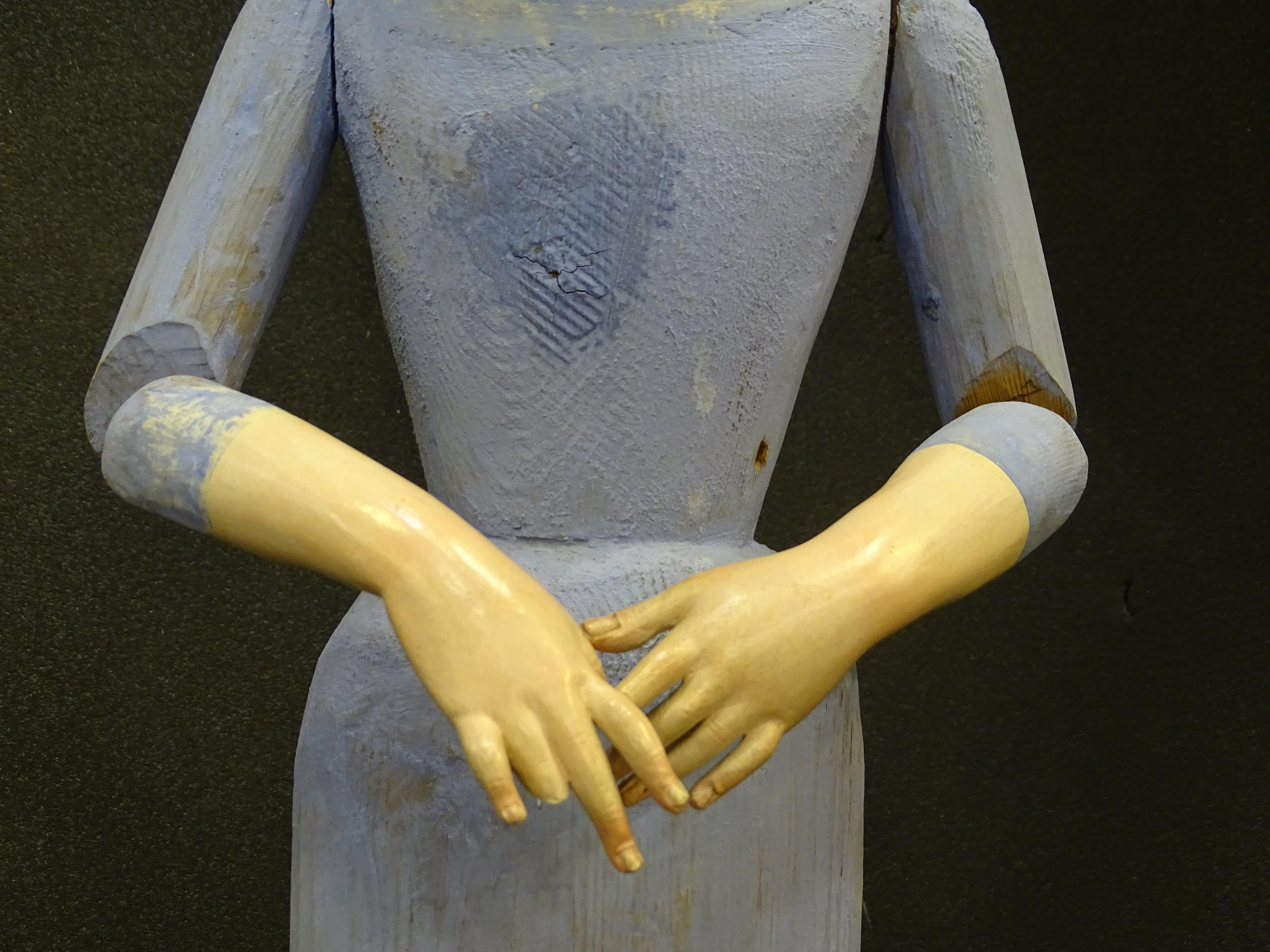 Brass Italian Virgin Wood Sculpture, Capipota, Dressing Image