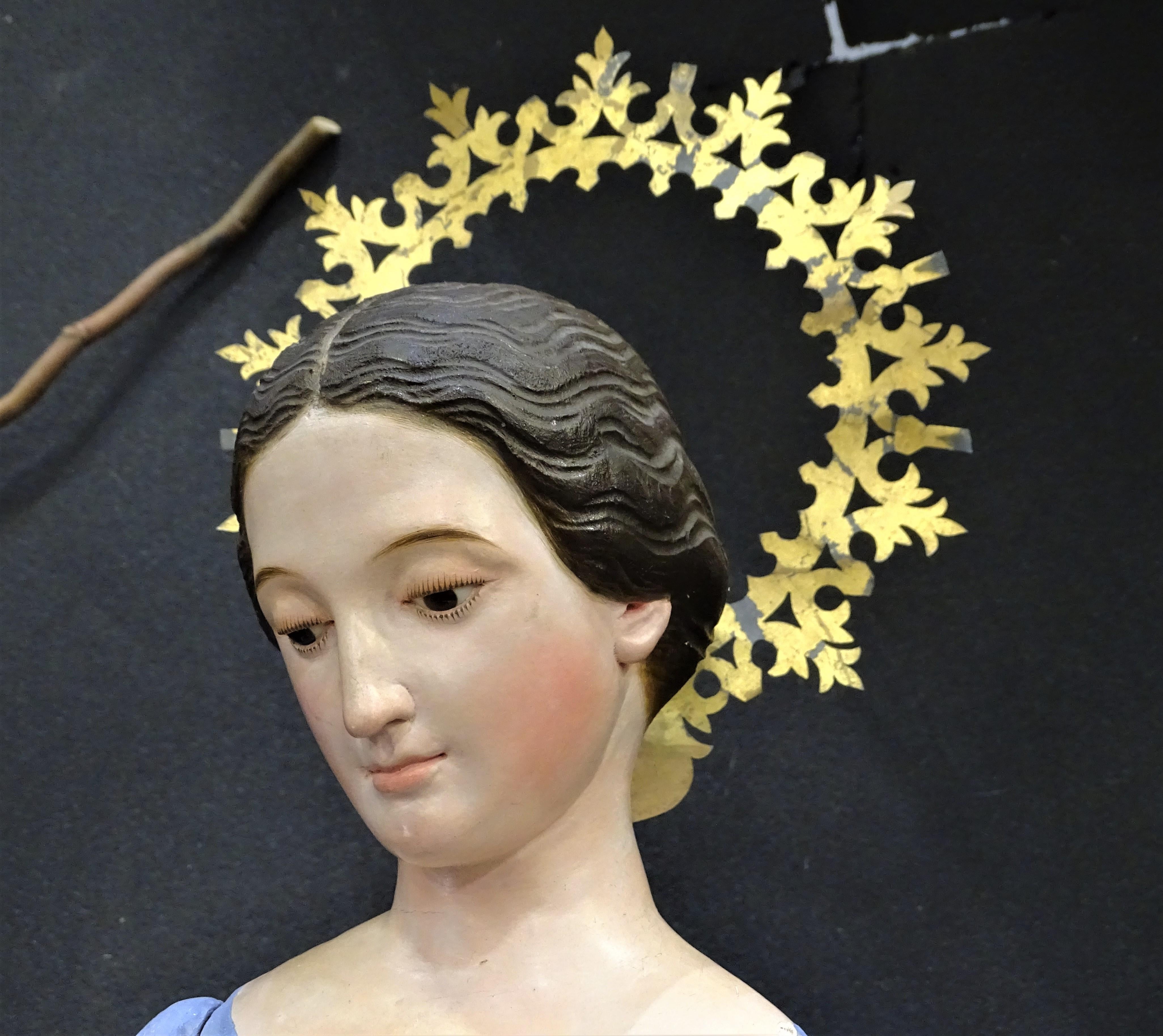 Italian Virgin Wood Sculpture, Capipota, Dressing Image 1