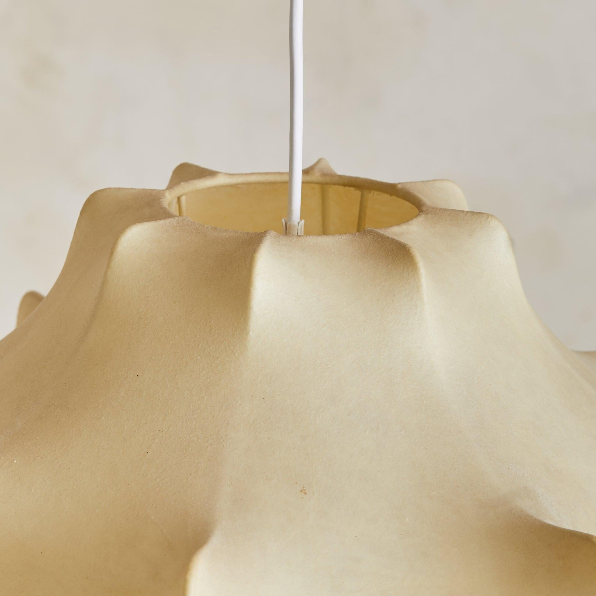 Italian 'Viscontea' Cocoon Pendant by Achille & Pier Giacomo Castiglioni, 1962 Bon état - En vente à Chicago, IL