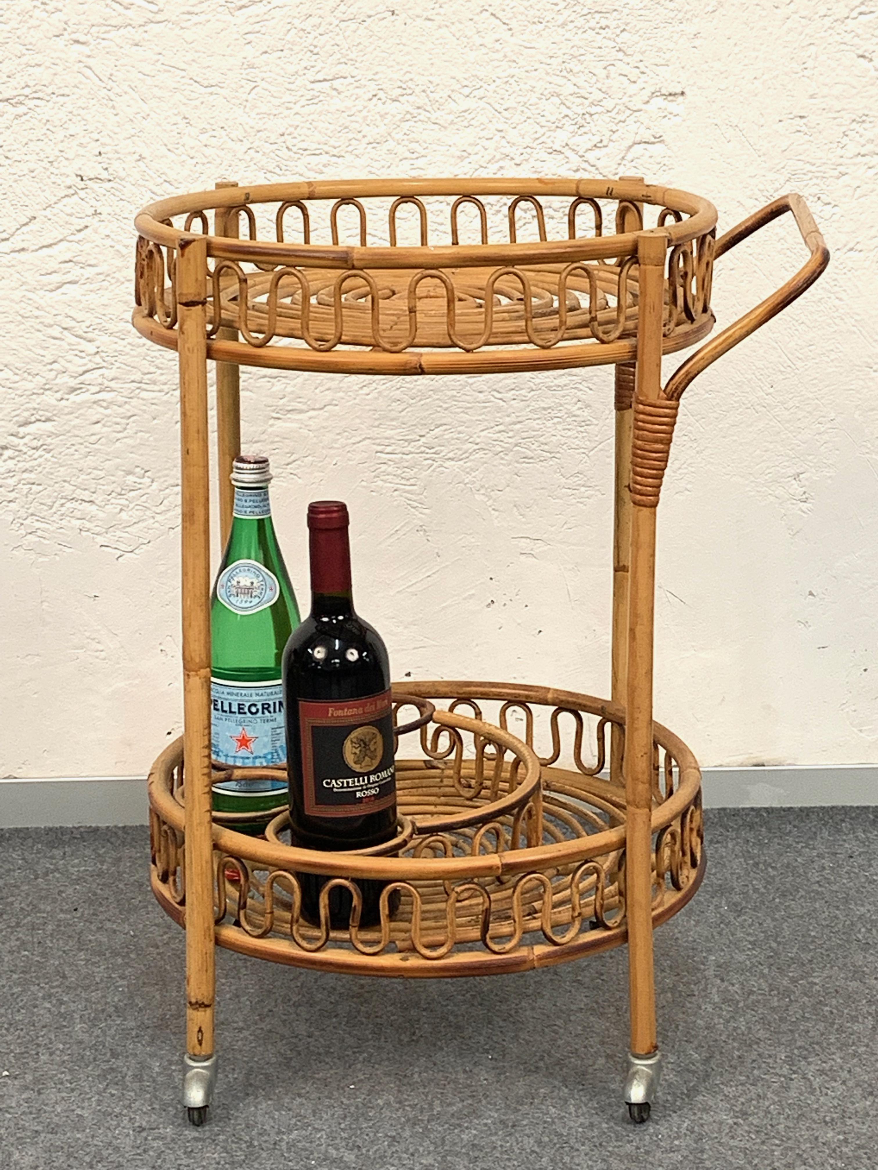 Mid-Century Modern Italian Vittorio Bonacina Bamboo and Rattan Round Service Side Bar Cart, 1960s