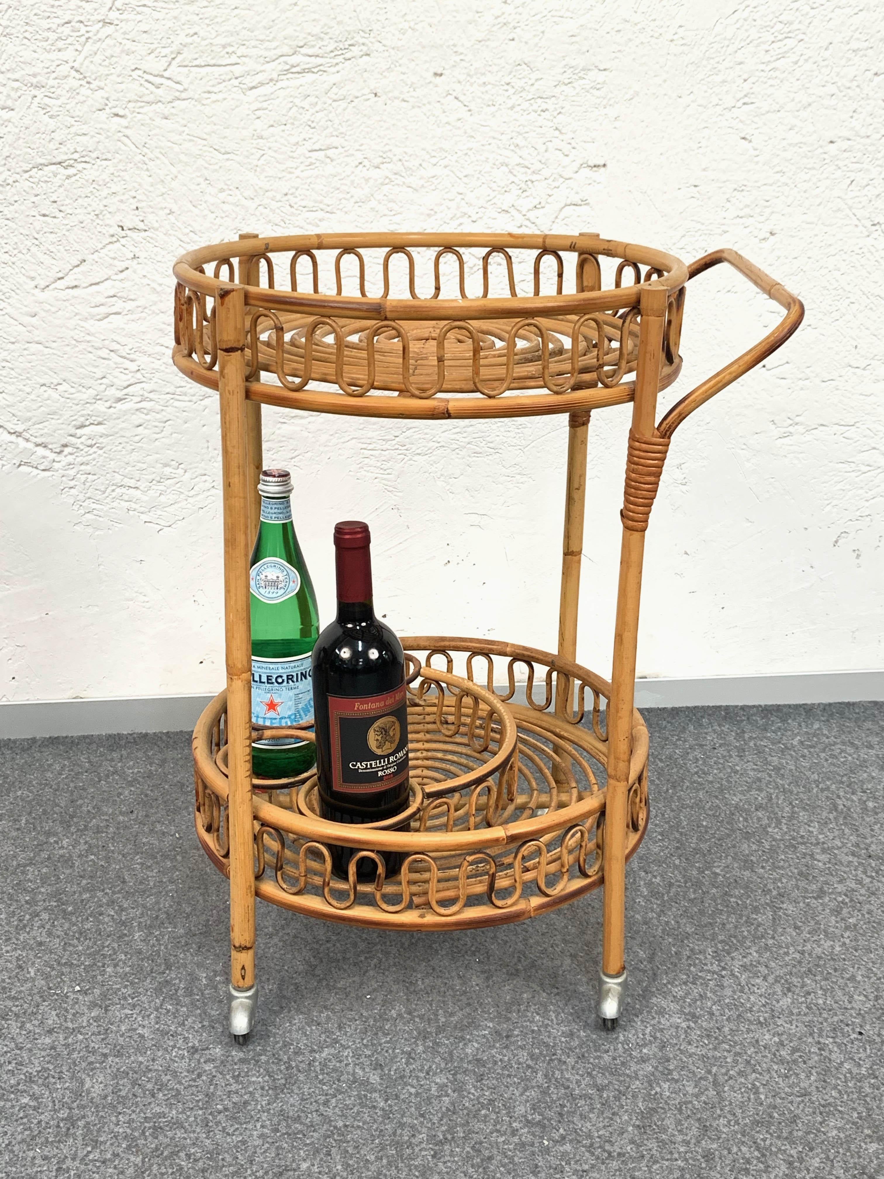 Mid-20th Century Italian Vittorio Bonacina Bamboo and Rattan Round Service Side Bar Cart, 1960s
