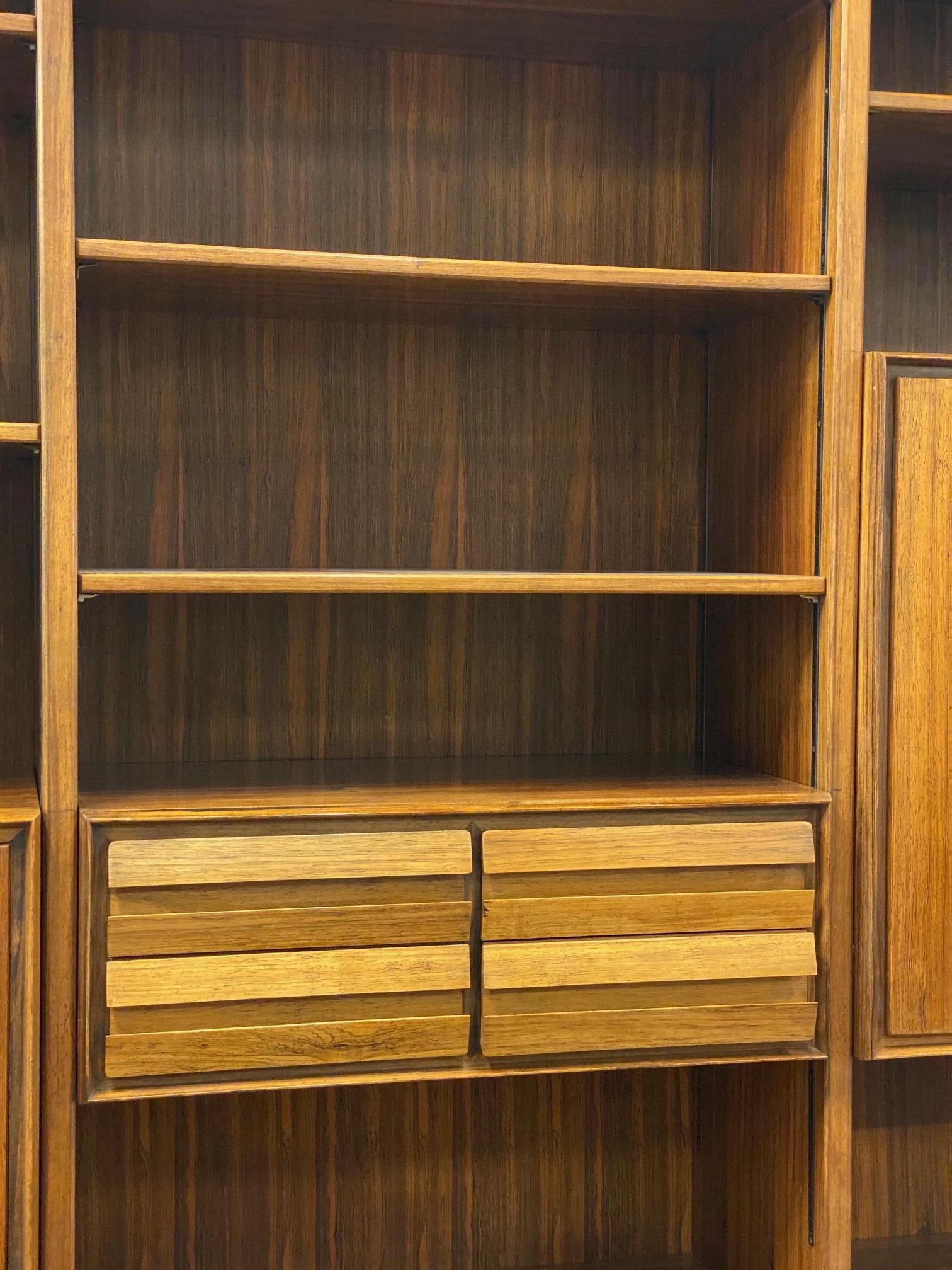 Italian Vittorio Dassi Rosewood Bookcase, Italy, 1960's For Sale 5