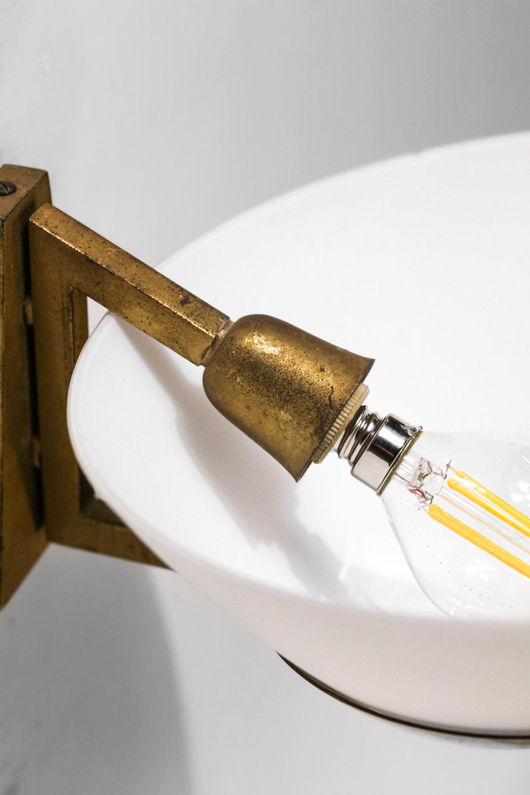 Italienische Wandlampe 50er Jahre Messing und Opalin Vintage im Angebot 4