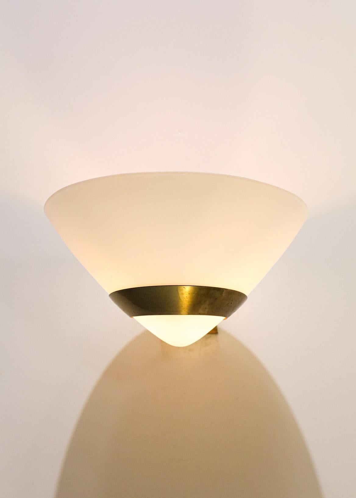 Mid-Century Modern Italian Wall Lamp 50's Brass and Opaline Vintage For Sale